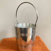 Ice bucket with handle from the late 19th / early 20th century in hallmarked silver-plated metal