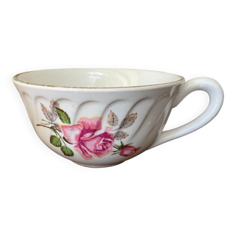 Tasse en faïence de Gien décor roses et liséré doré