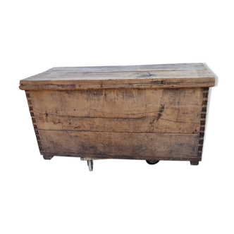 wooden chest of chàtaigne