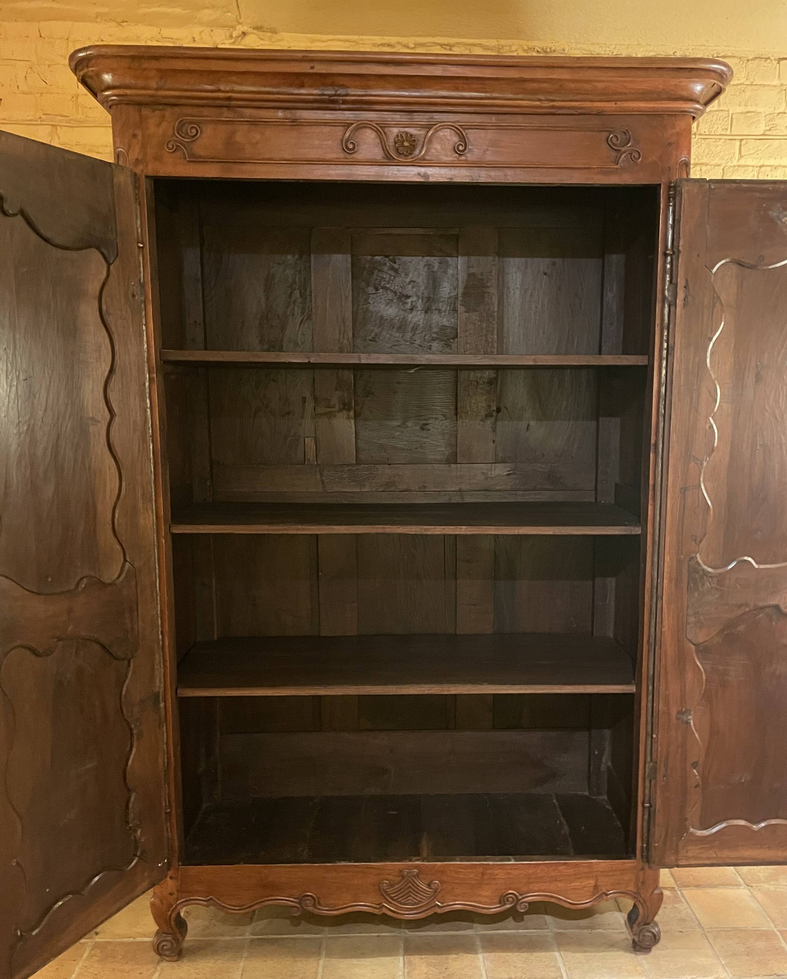 Louis XV walnut wardrobe - 18th century