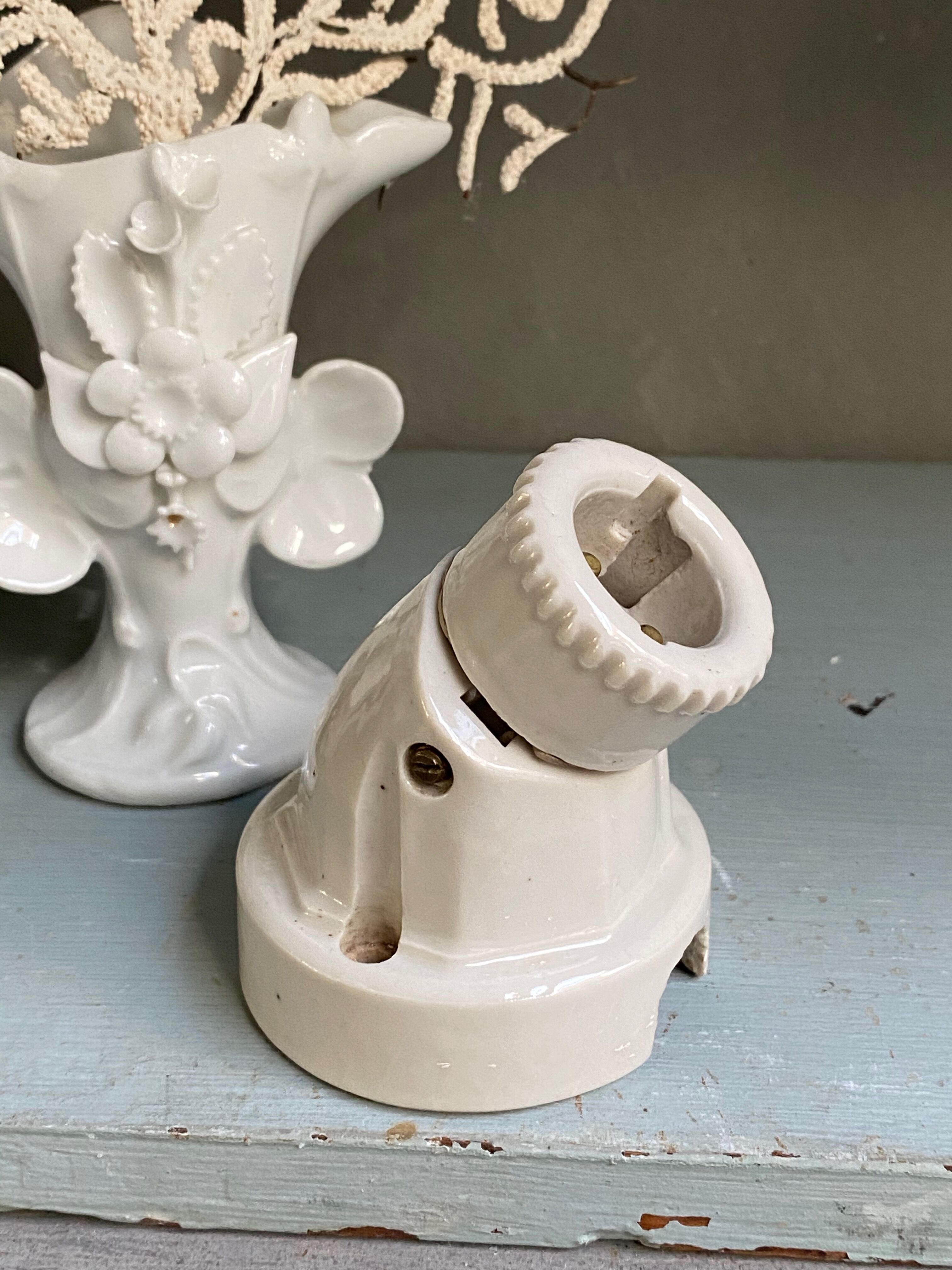 Porcelain wall lamp