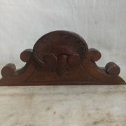 ancien fronton en bois - ornement décoratif