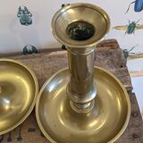 Bougeoirs à poussoirs en laiton doré