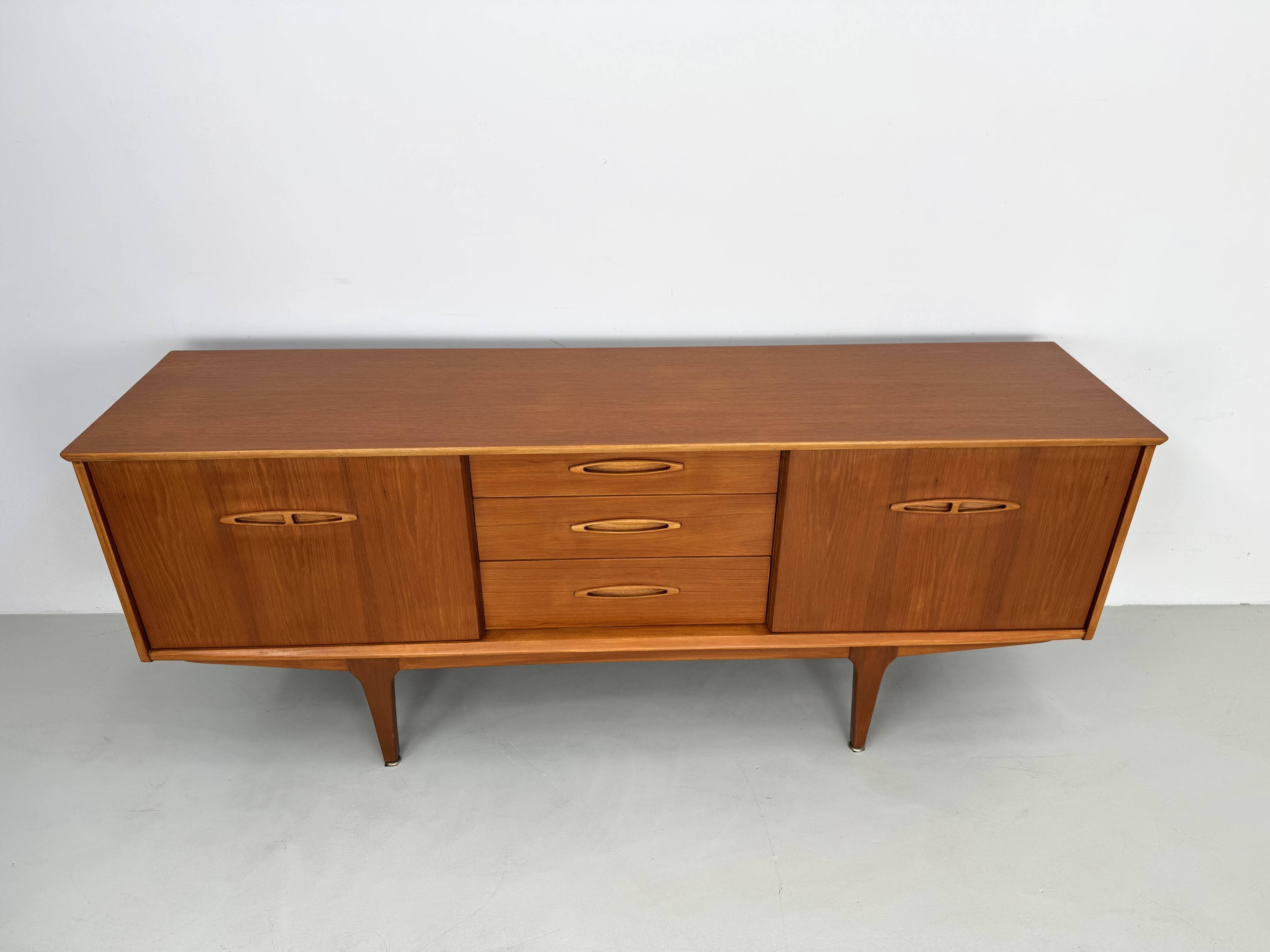 Buffet vintage de Jentique des années 60.