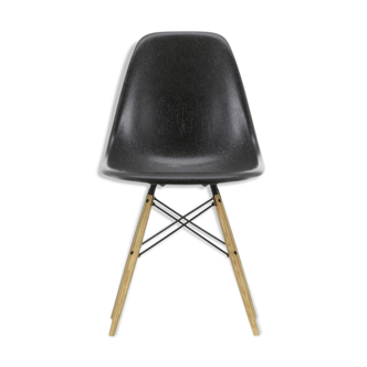 Vitra - Eames Fiberglass Chair DSW Eames Elephant Hide Grey - Charles - Ray Eames, 1950