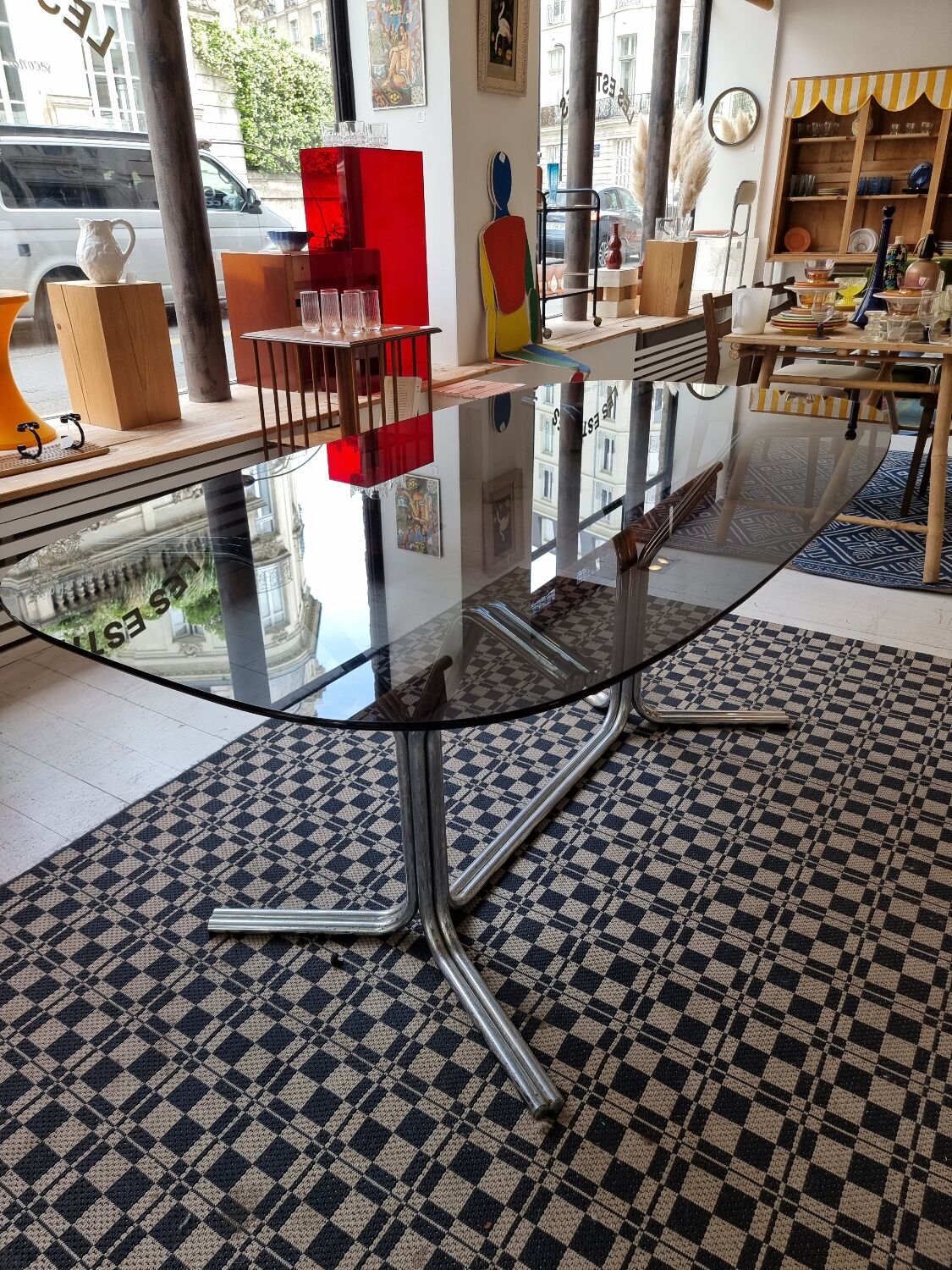 Table à manger années 70 verre fumé et chrome
