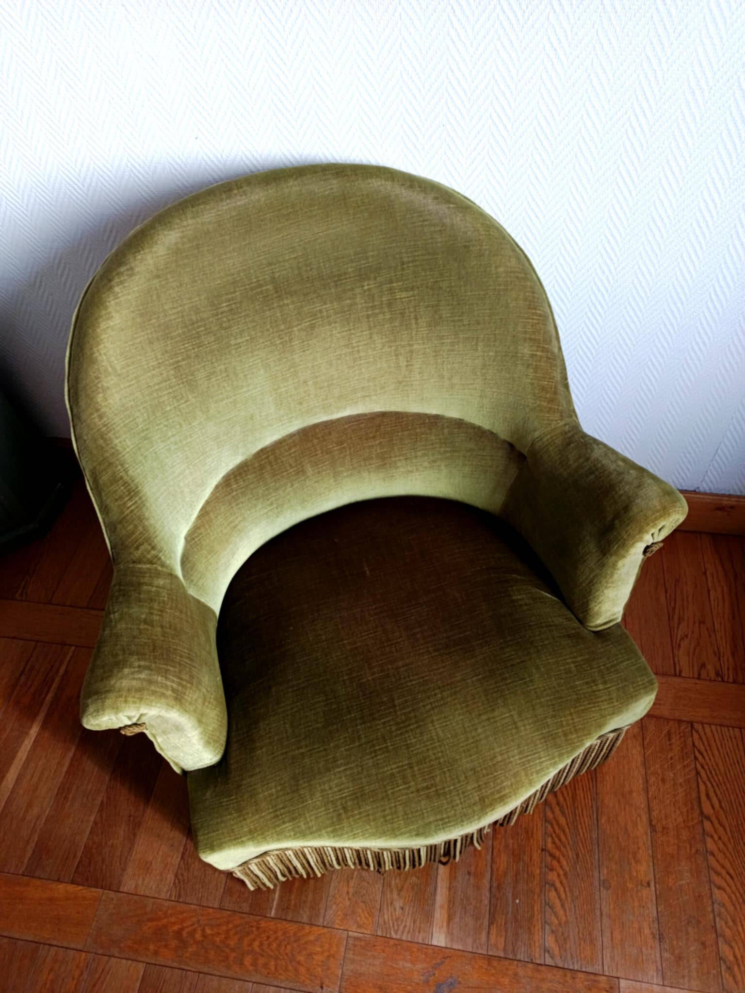 Fauteuil crapaud en velours vert art déco