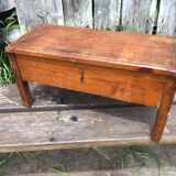 Malle en bois sur pied vintage