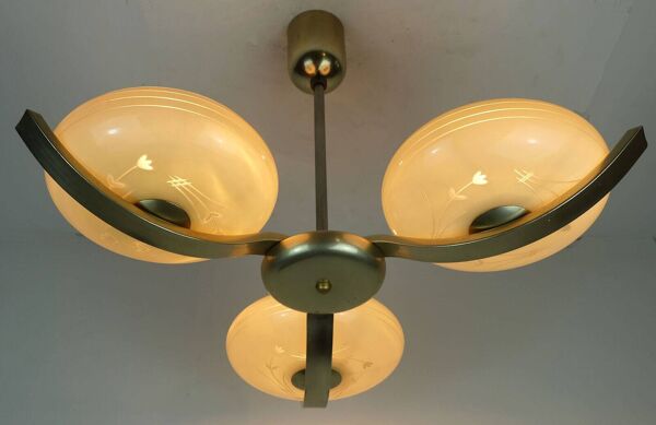 Plafond art déco avec 3 abat-jour en verre années 1930 années 40 verre et métal design avant-gardiste des années 30