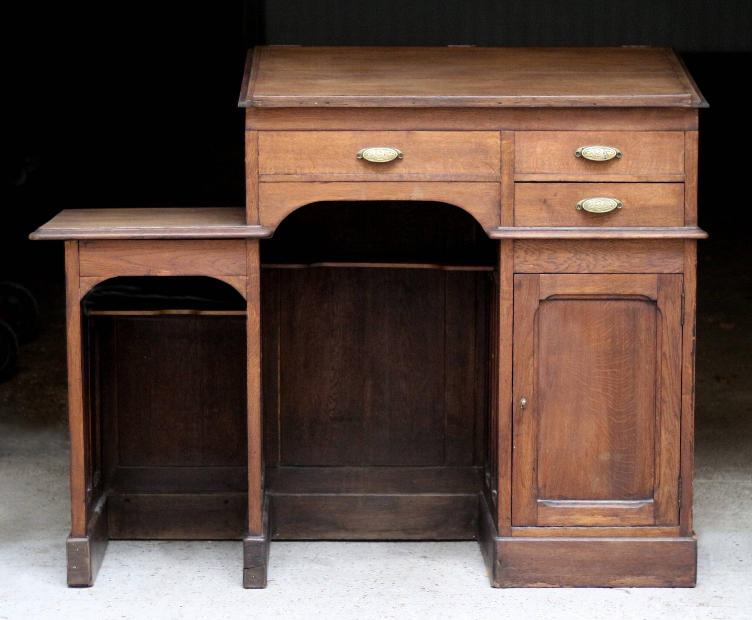 Trade furniture: magnificent oak counter from the late 19th / early 20th century