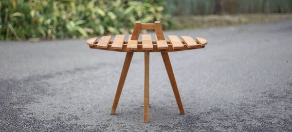 Table basse vintage, table bois avec poignée centrale, décoration intérieur, terrasse, patio