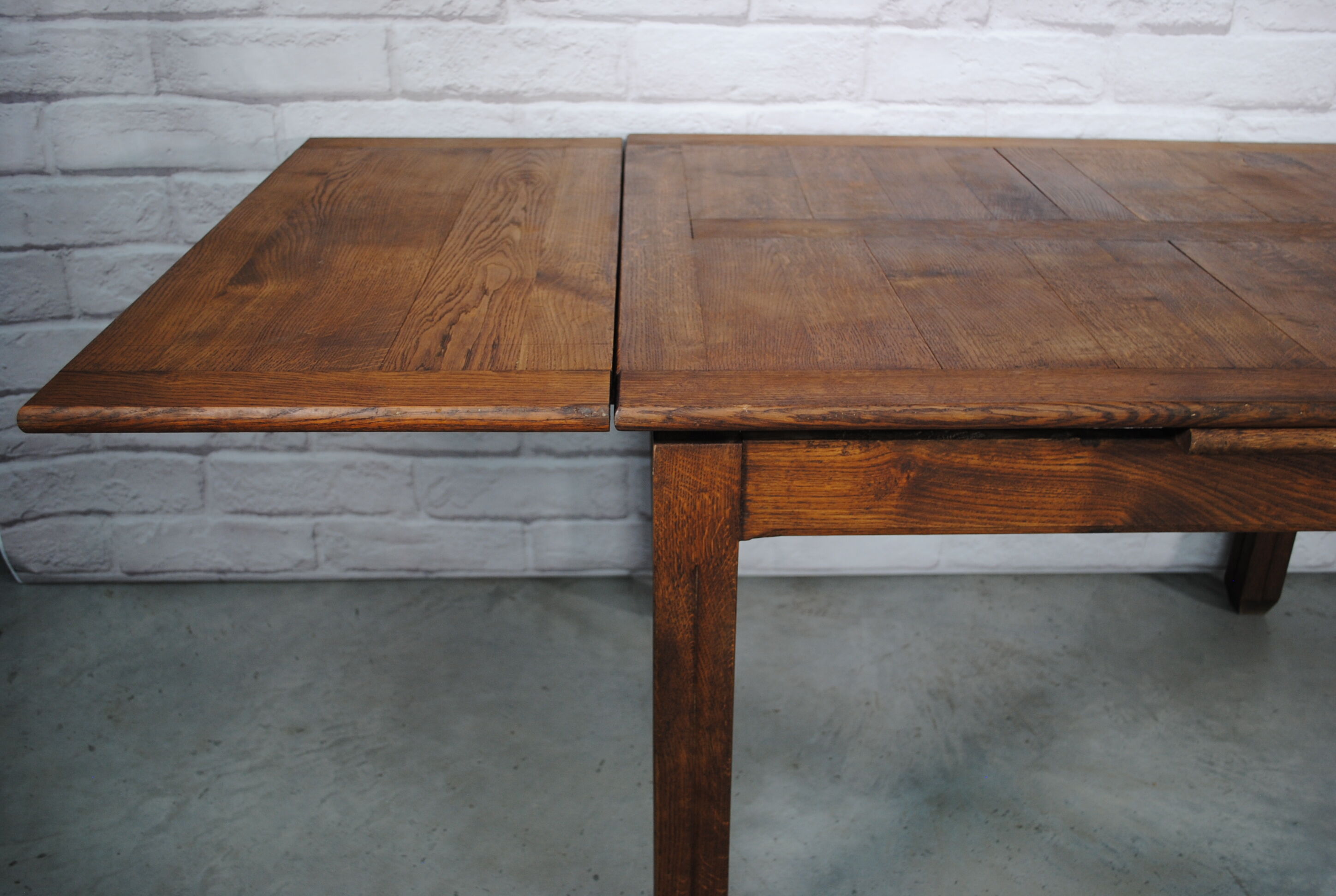 Expandable table 1950