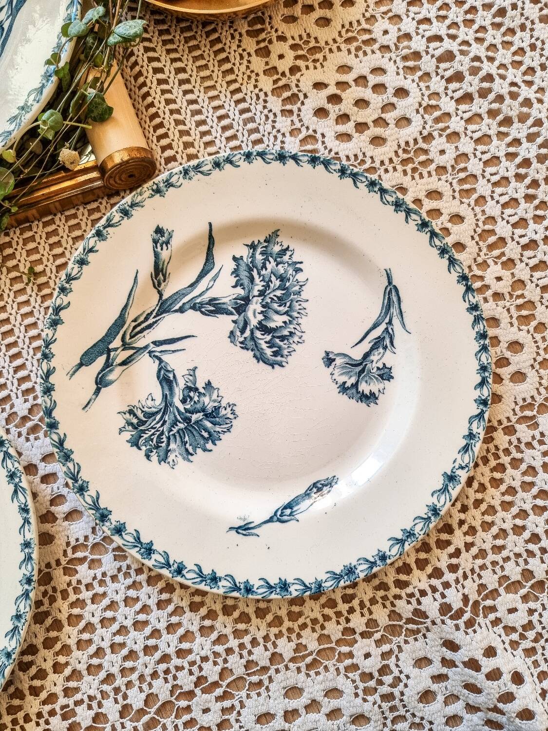 5 iron earthenware flat plates, KG Lunéville, Œillet model, 1900