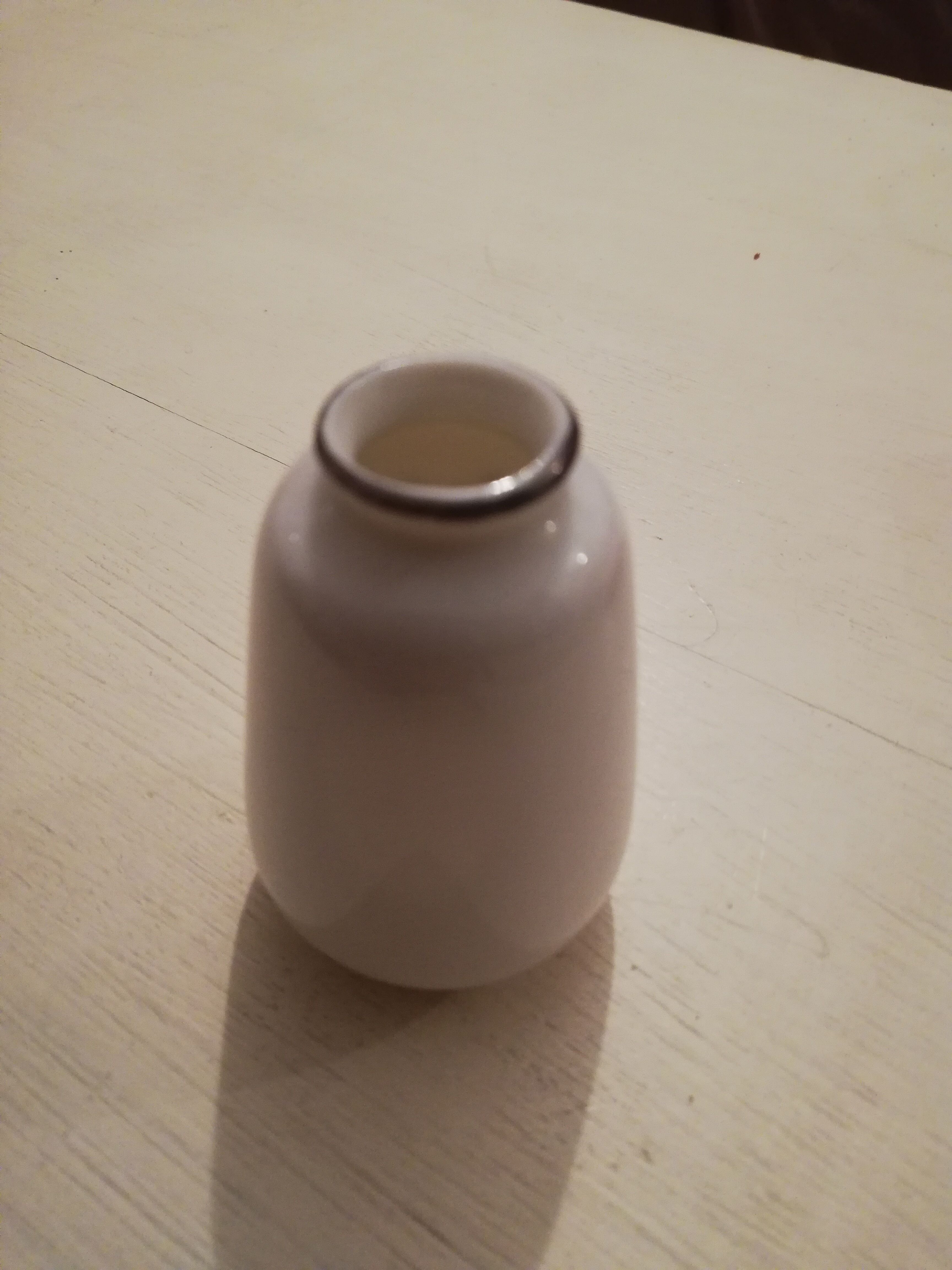 Small porcelain soliflore representing silhouettes couple 18th century