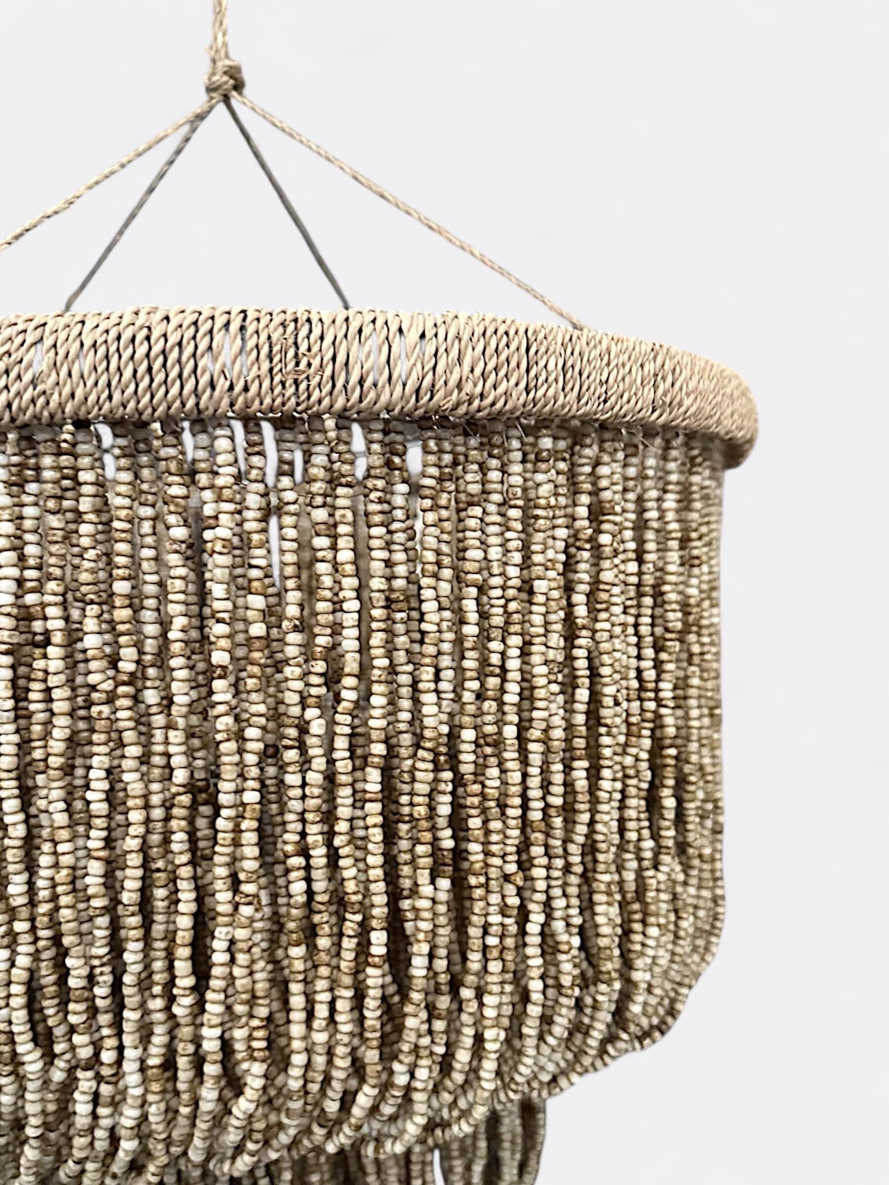 Suspension artisanale en coquillage Beige et marron