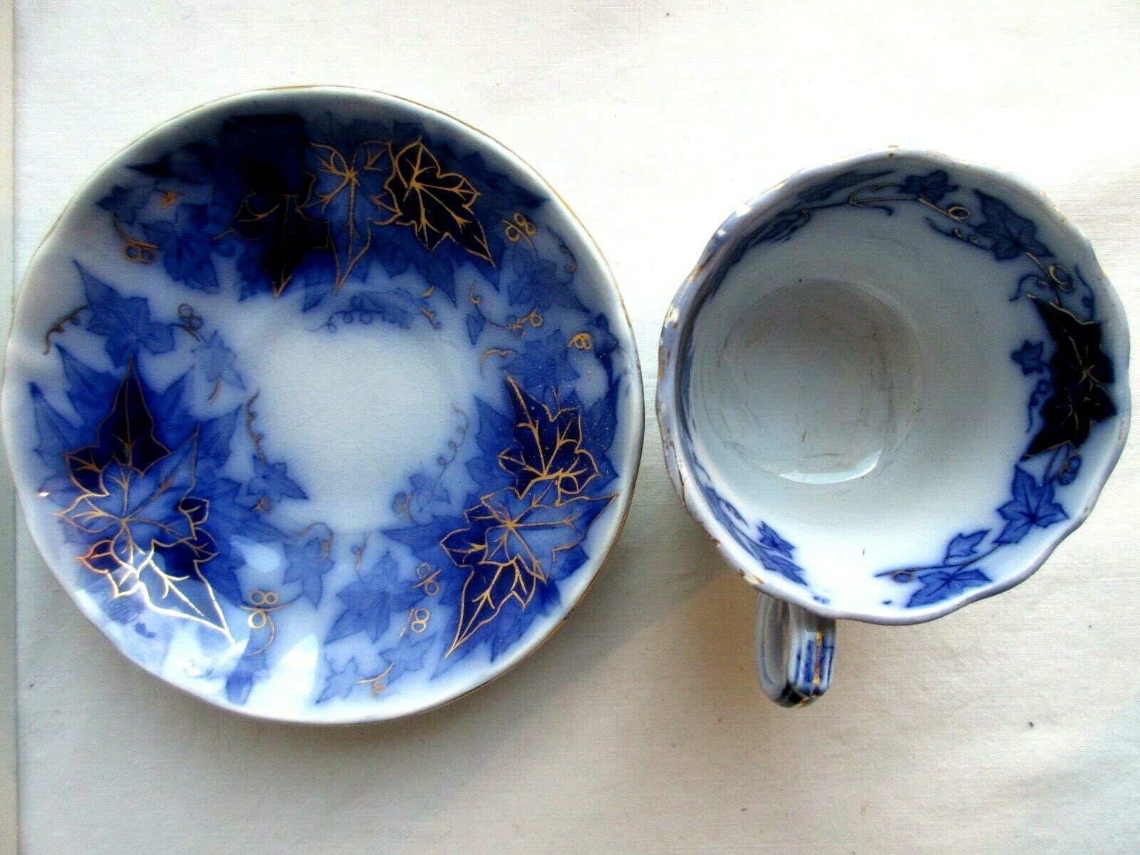 Tasse sur soucoupe art nouveau déco modèle Bryonia, signée sarreguemines u&c