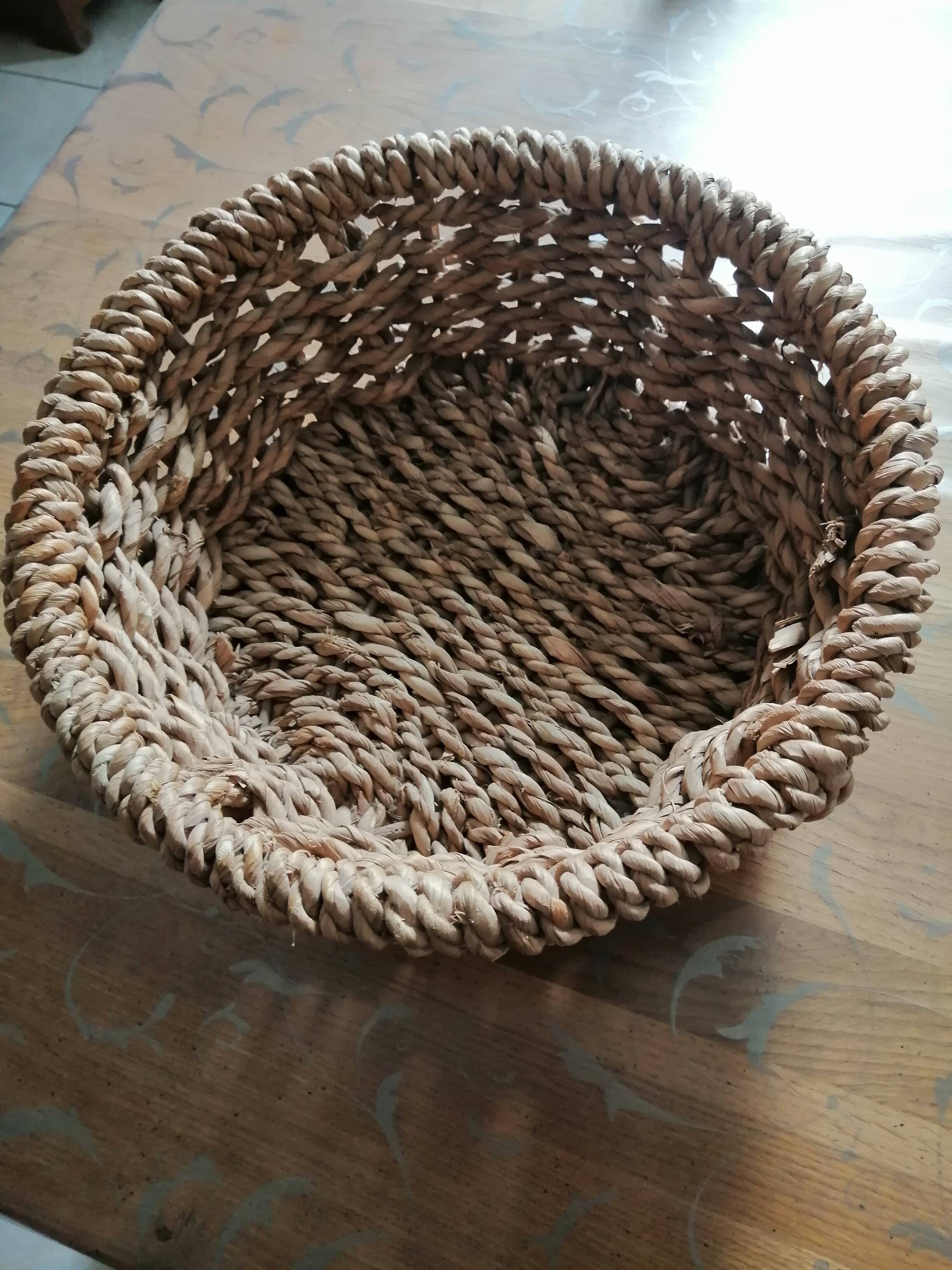Woven round basket