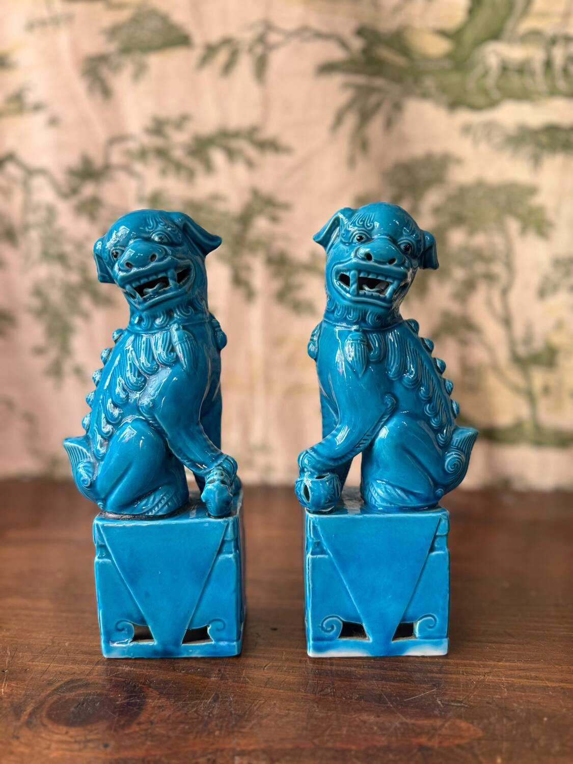 Paire de chiens de Foo en porcelaine - Chine, époque République (début