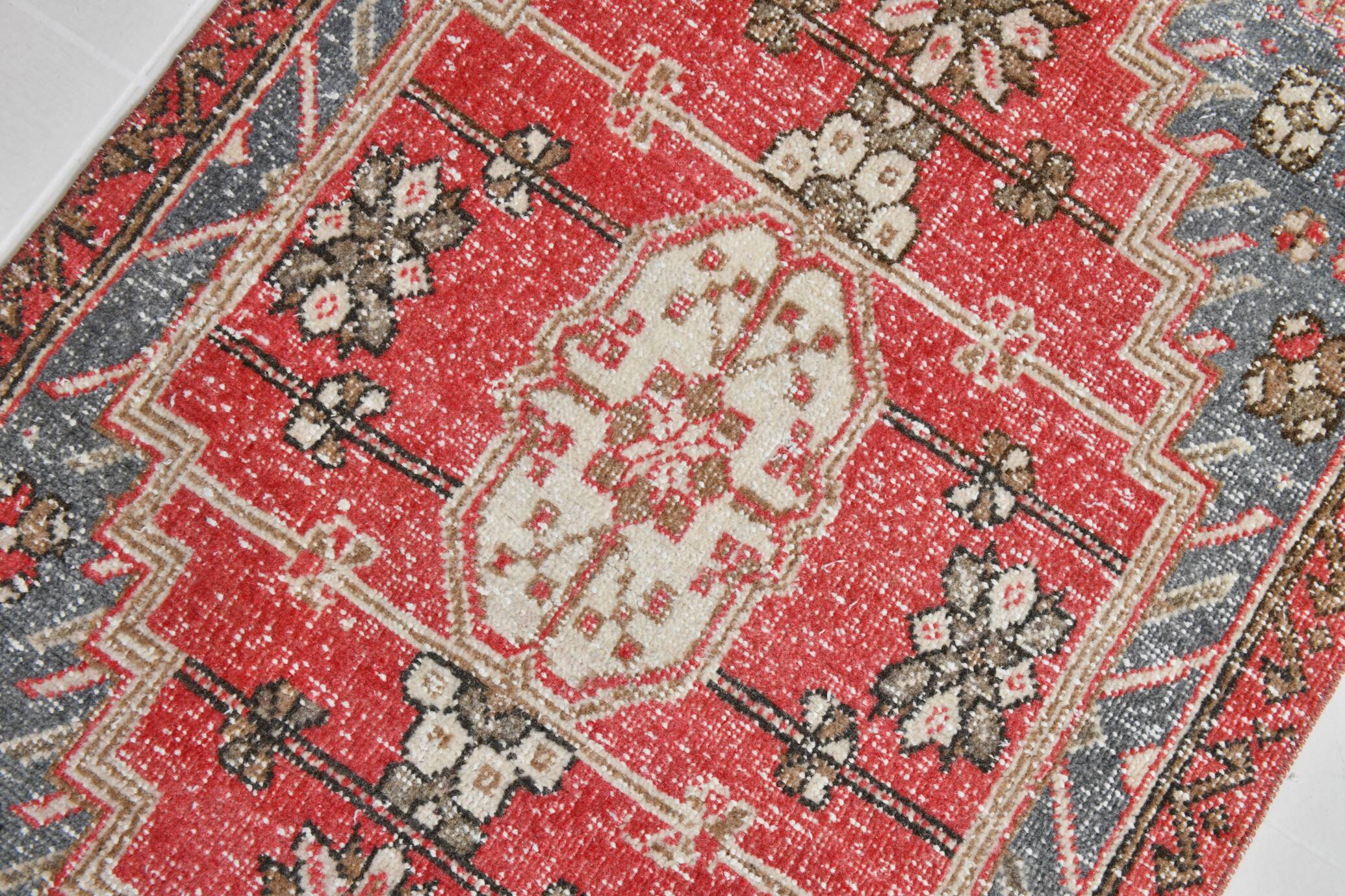 3x10 Red & Beige Persian Runner Rug, 81x302Cm