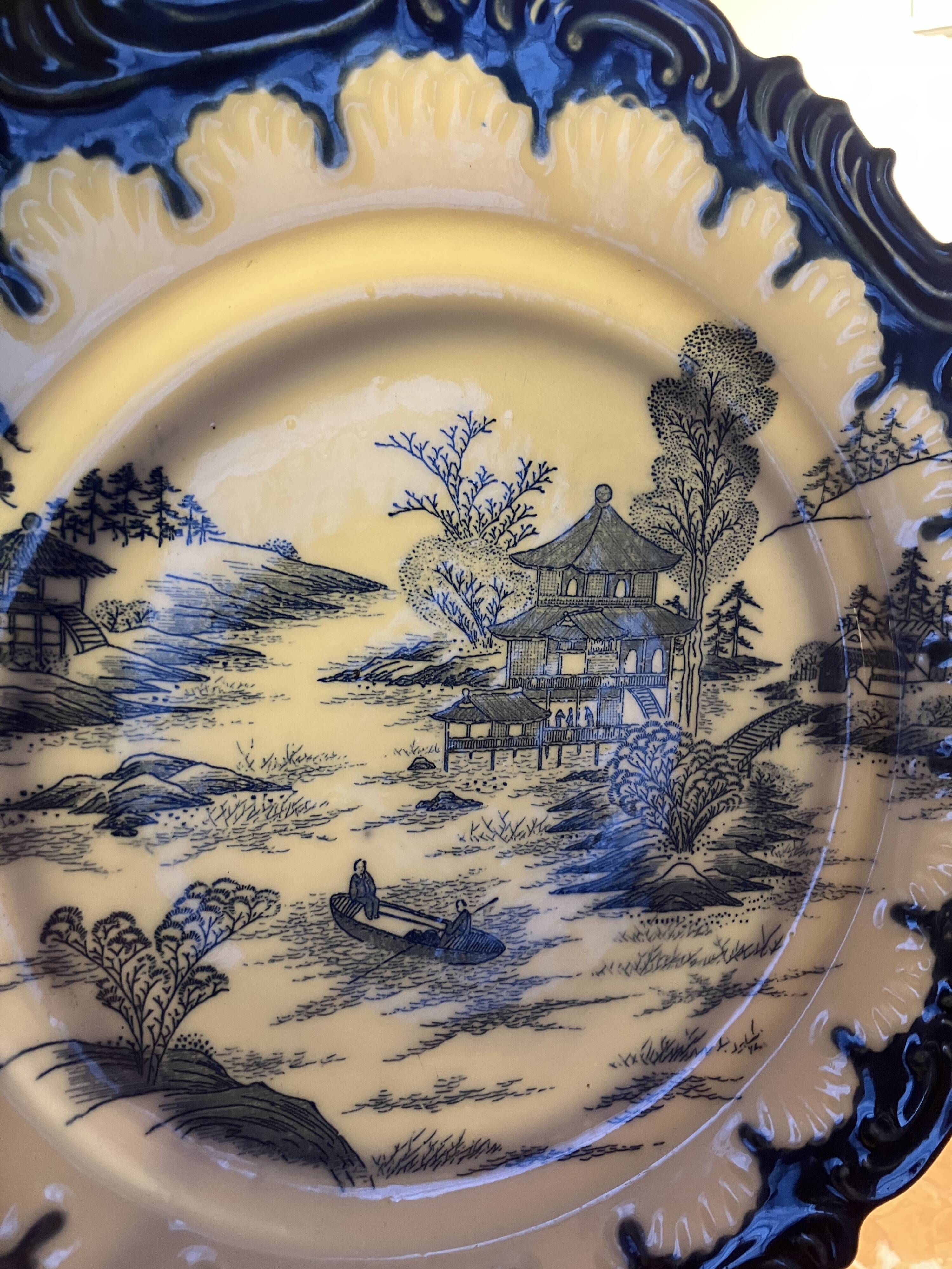 Porcelain plate from the early 20th century with pagoda decoration.