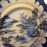 Porcelain plate from the early 20th century with pagoda decoration.