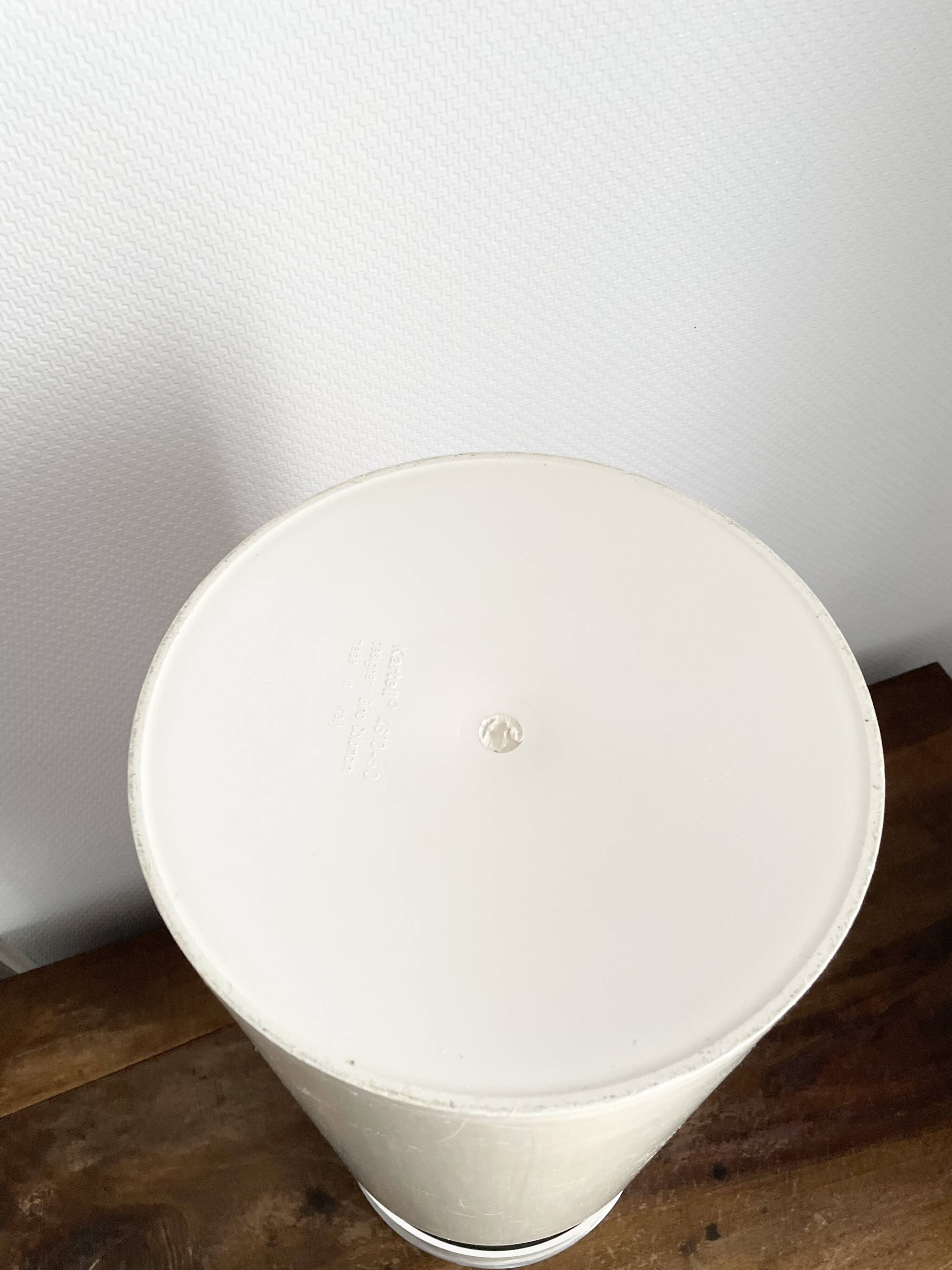 Kartell Gino Colombini white plastic umbrella stand from the 70s