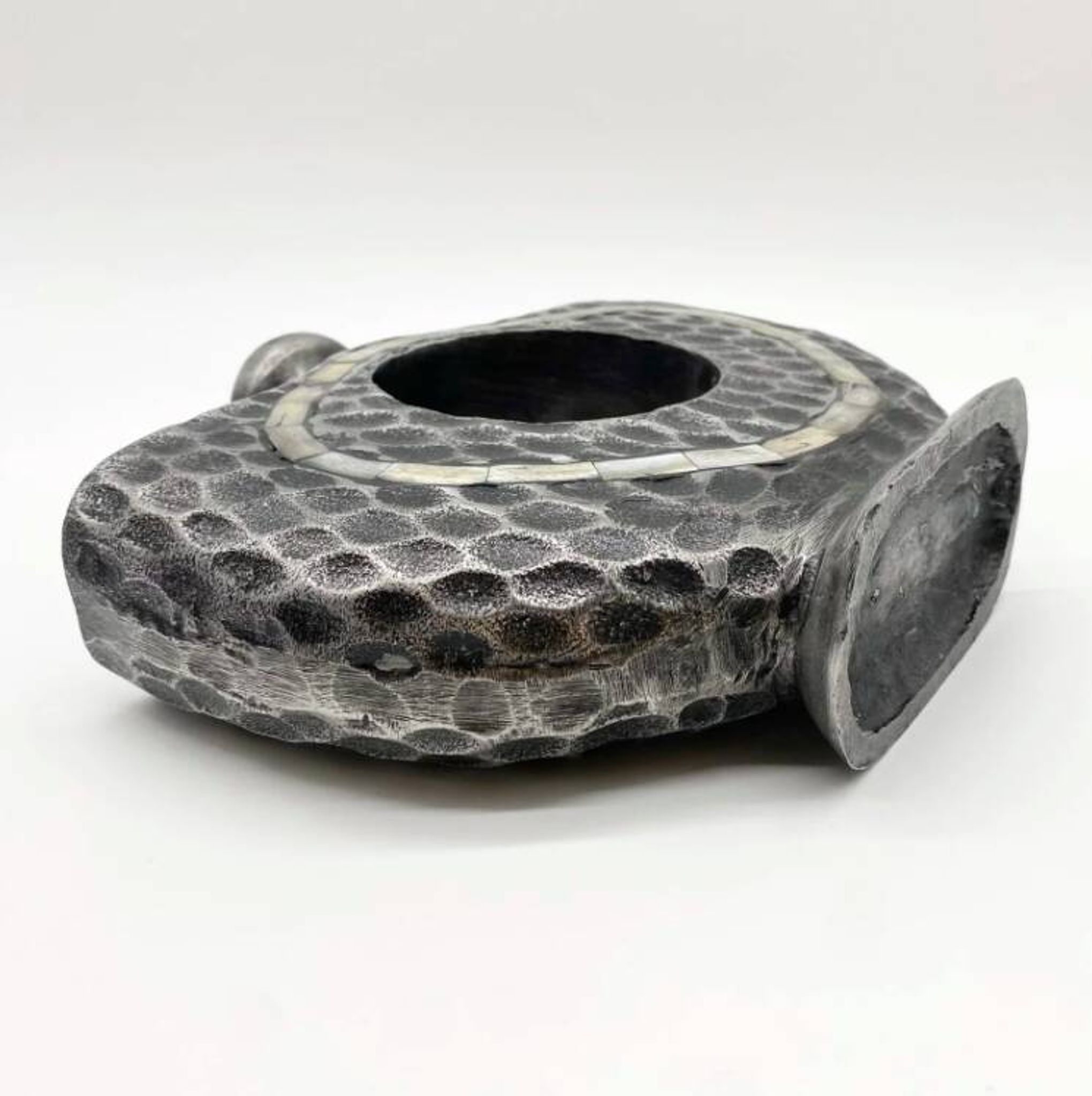 Vase « Martelé Nacre » / Fonte d’aluminium – 1980s