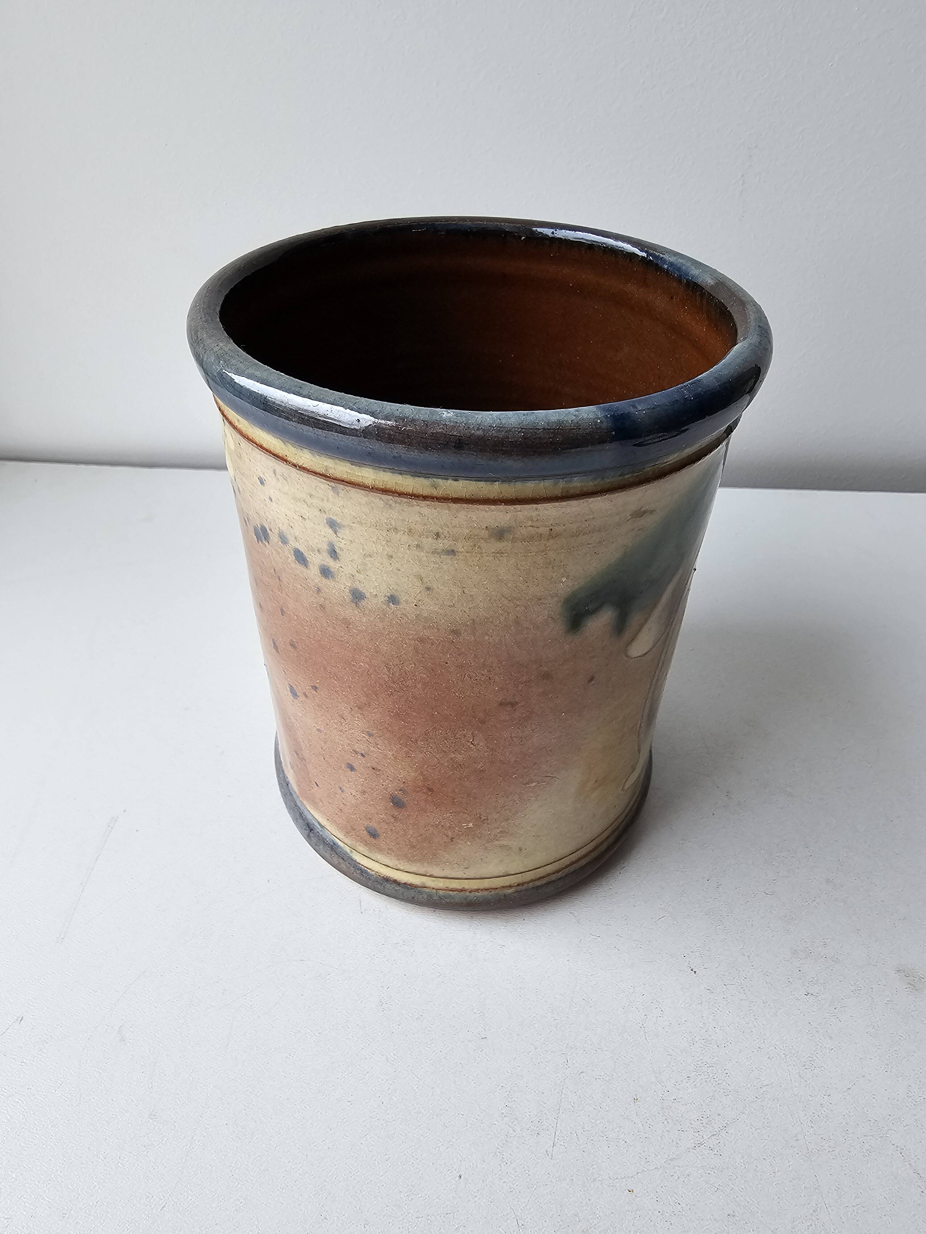 Covered stoneware ceramic pot - Signed Monogram BV (signature to be identified)