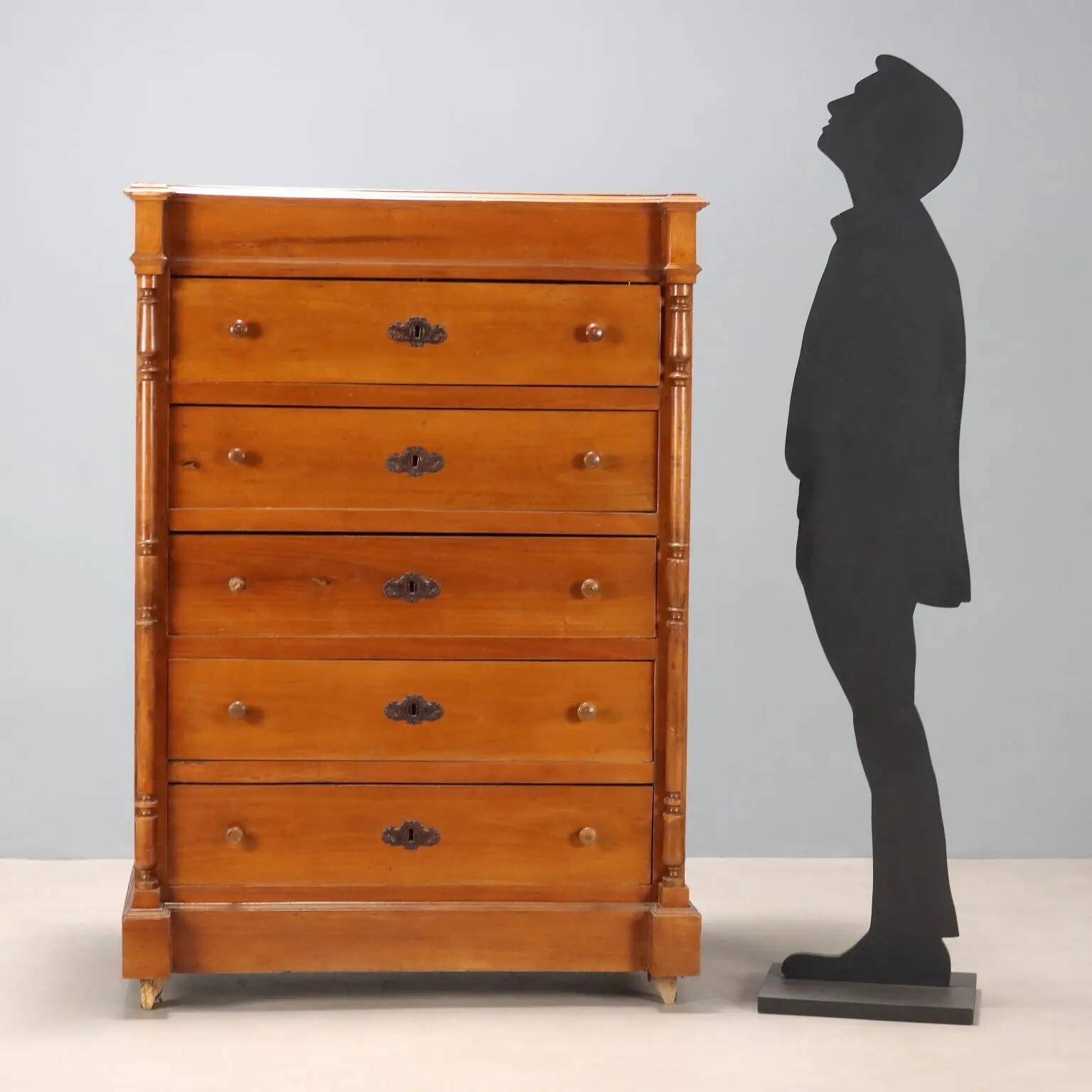 Commode ancienne Umbertino en noyer 5 tiroirs XX Century