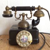 Old phone in Bakelite