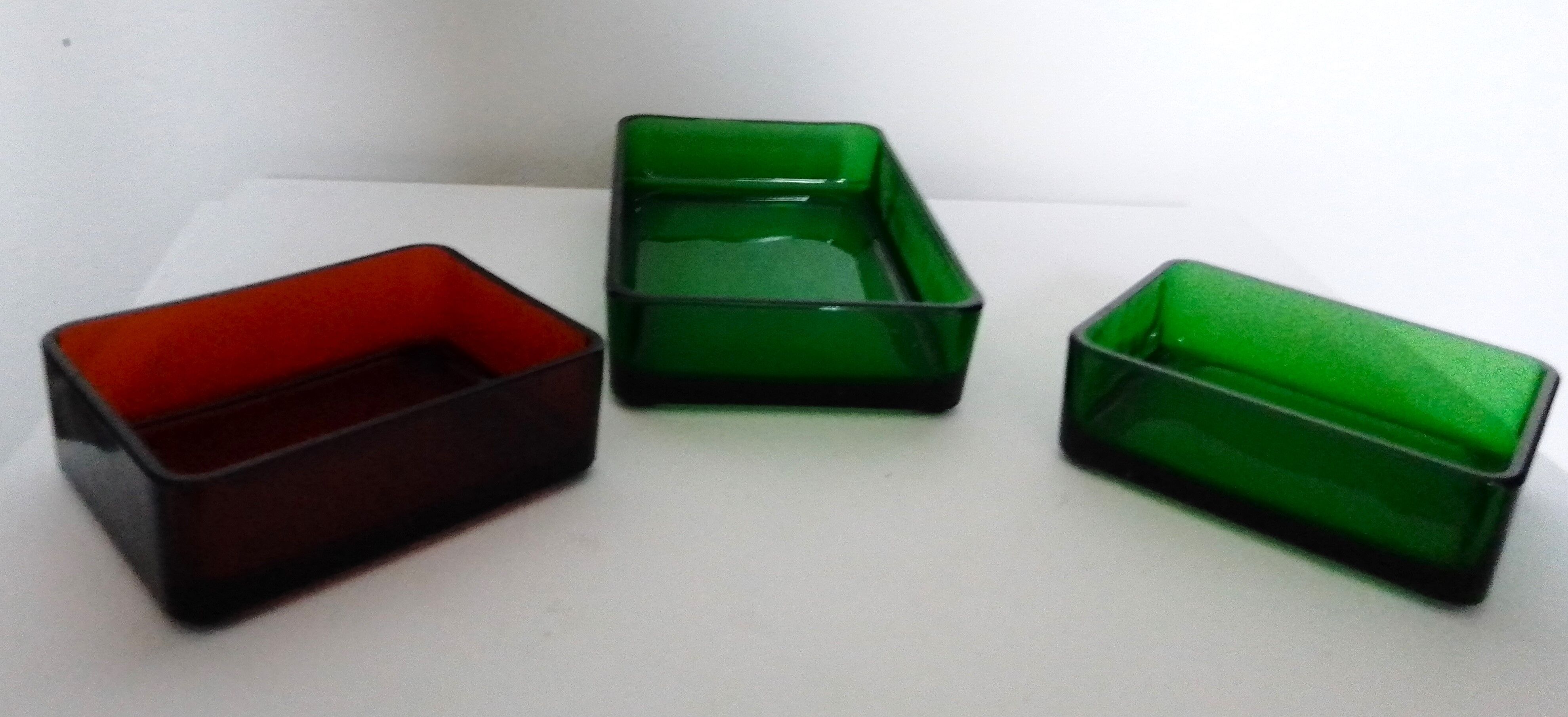 Set with appetizers, wicker tray and 3 colored glass ramekins