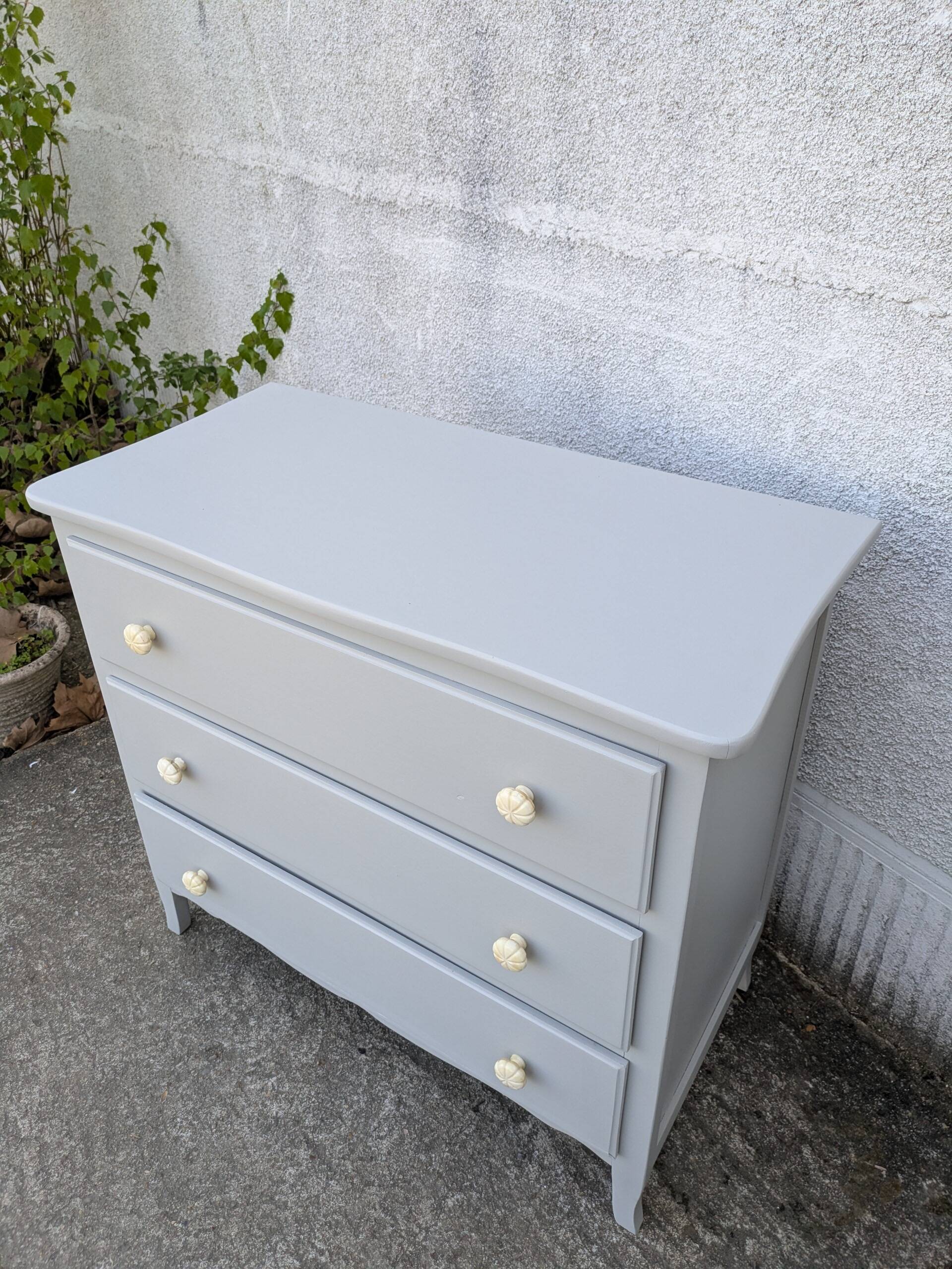 Painted chest of drawers