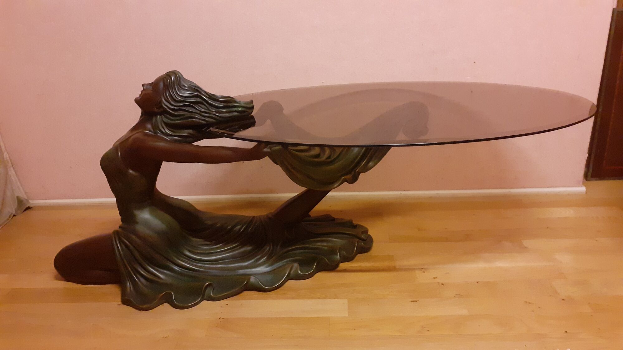 Coffee table, young woman in resin, smoked and beveled glass
