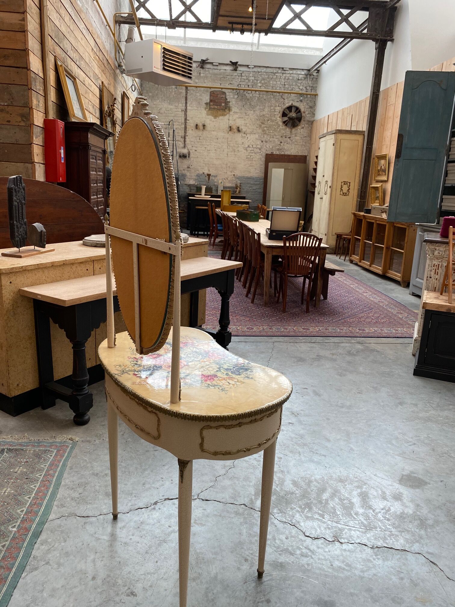 60s Italian style hairdresser