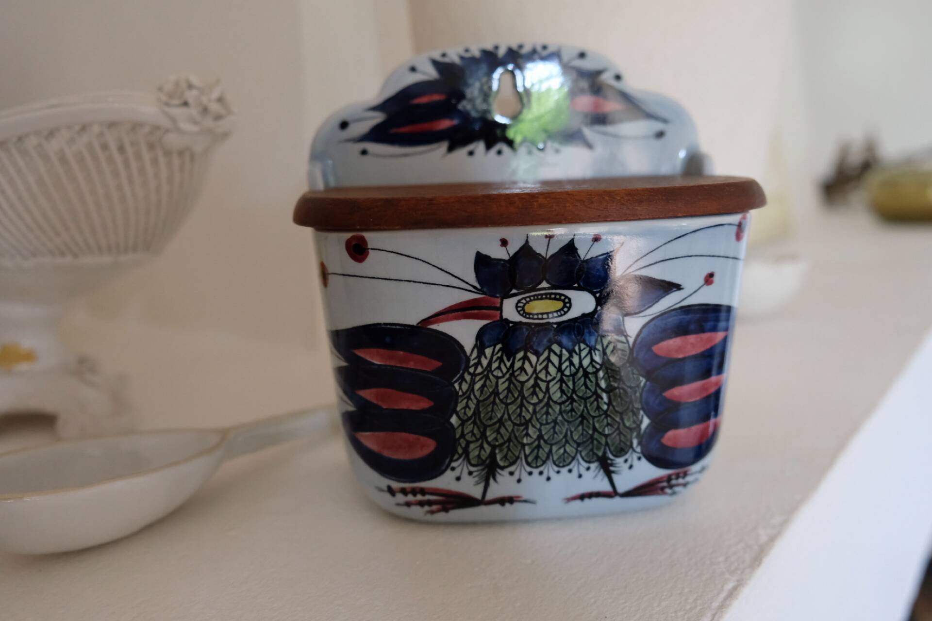 Royal Copenhagen Aluminia Tenera – wall-mounted salt pot "Crazy Bird" – Be