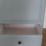 Asymmetrical wardrobe typical of the 50