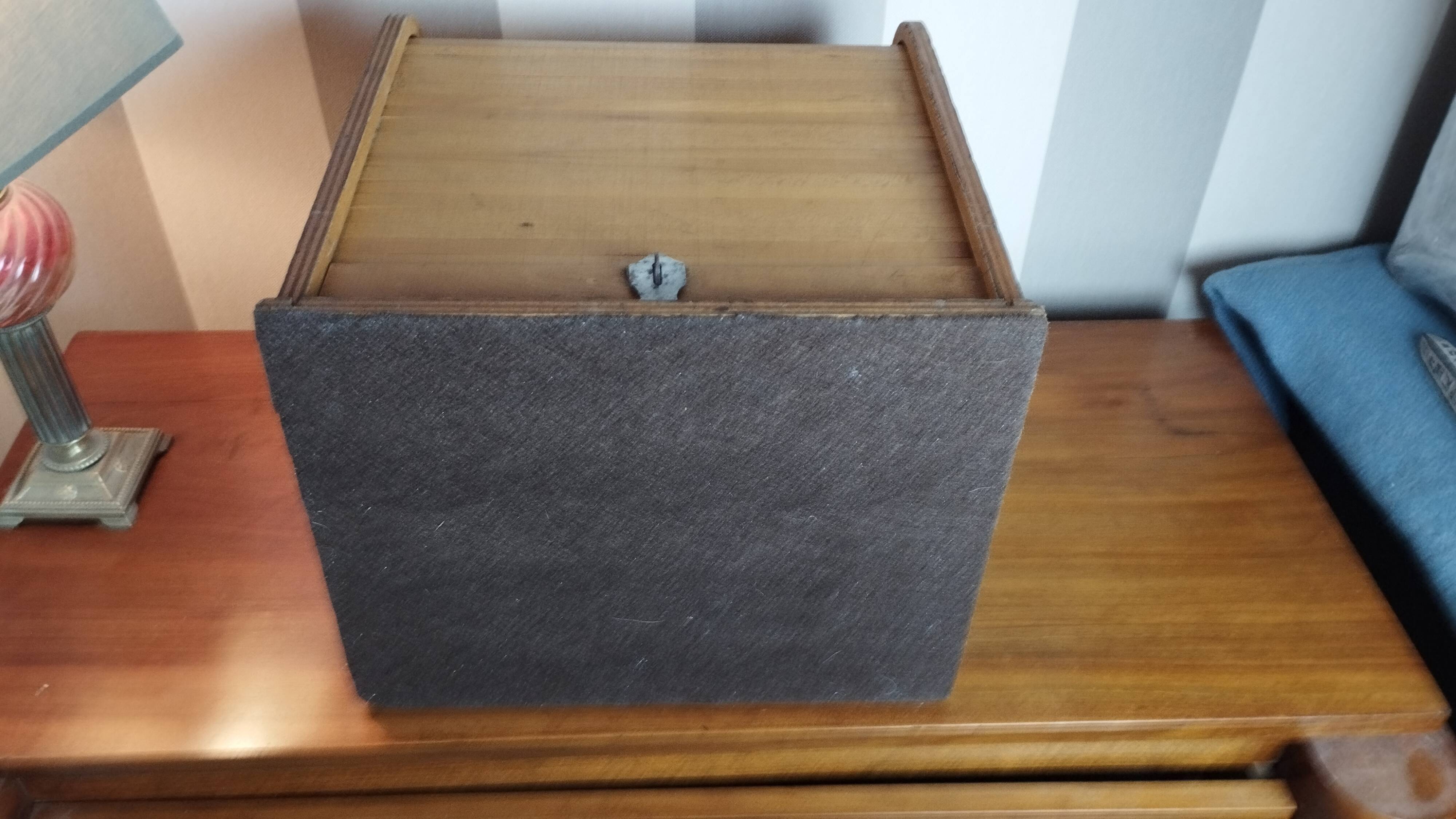 Persian representative case circa 1940-1950 "HOLY France"