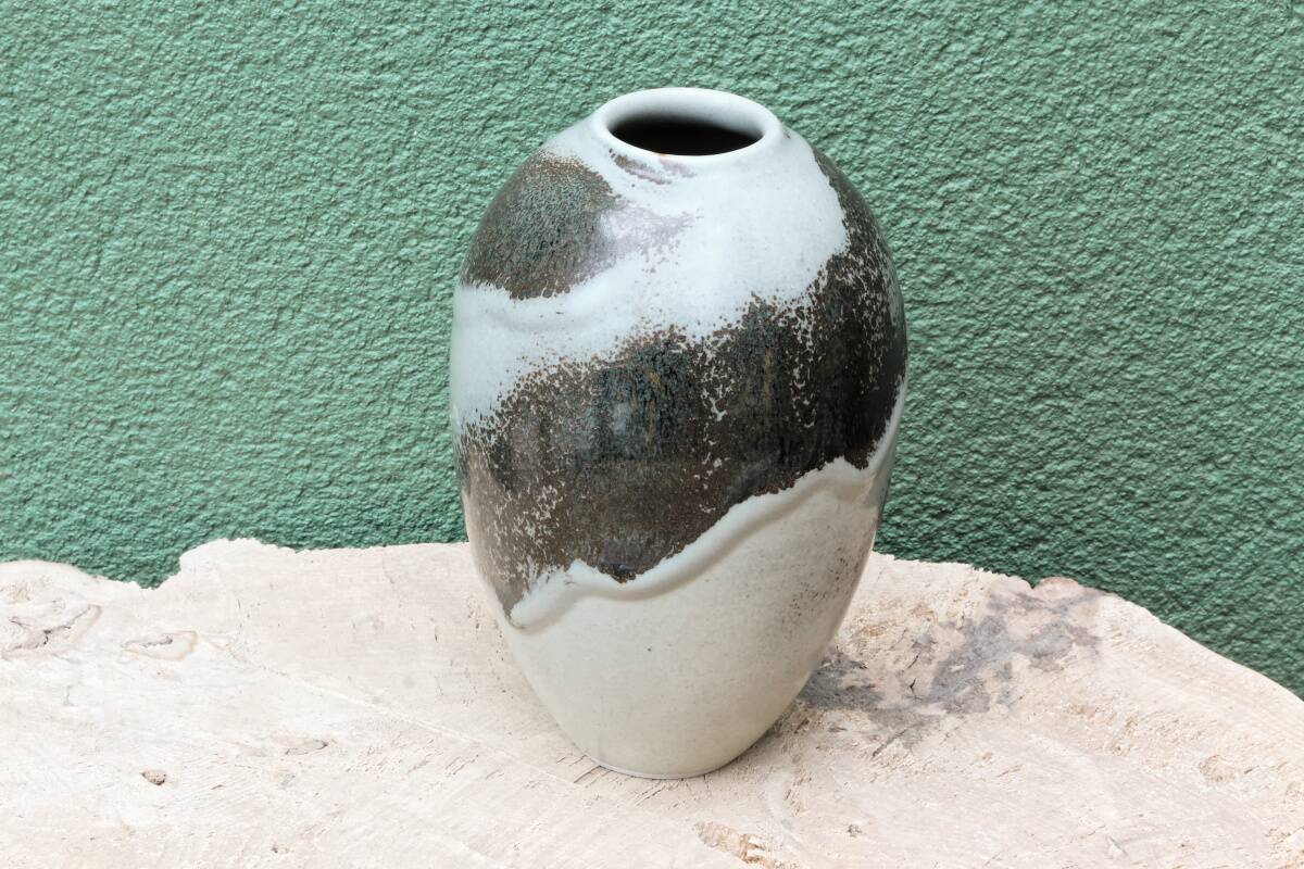 Vase en grés émaillé, glaçures, signé