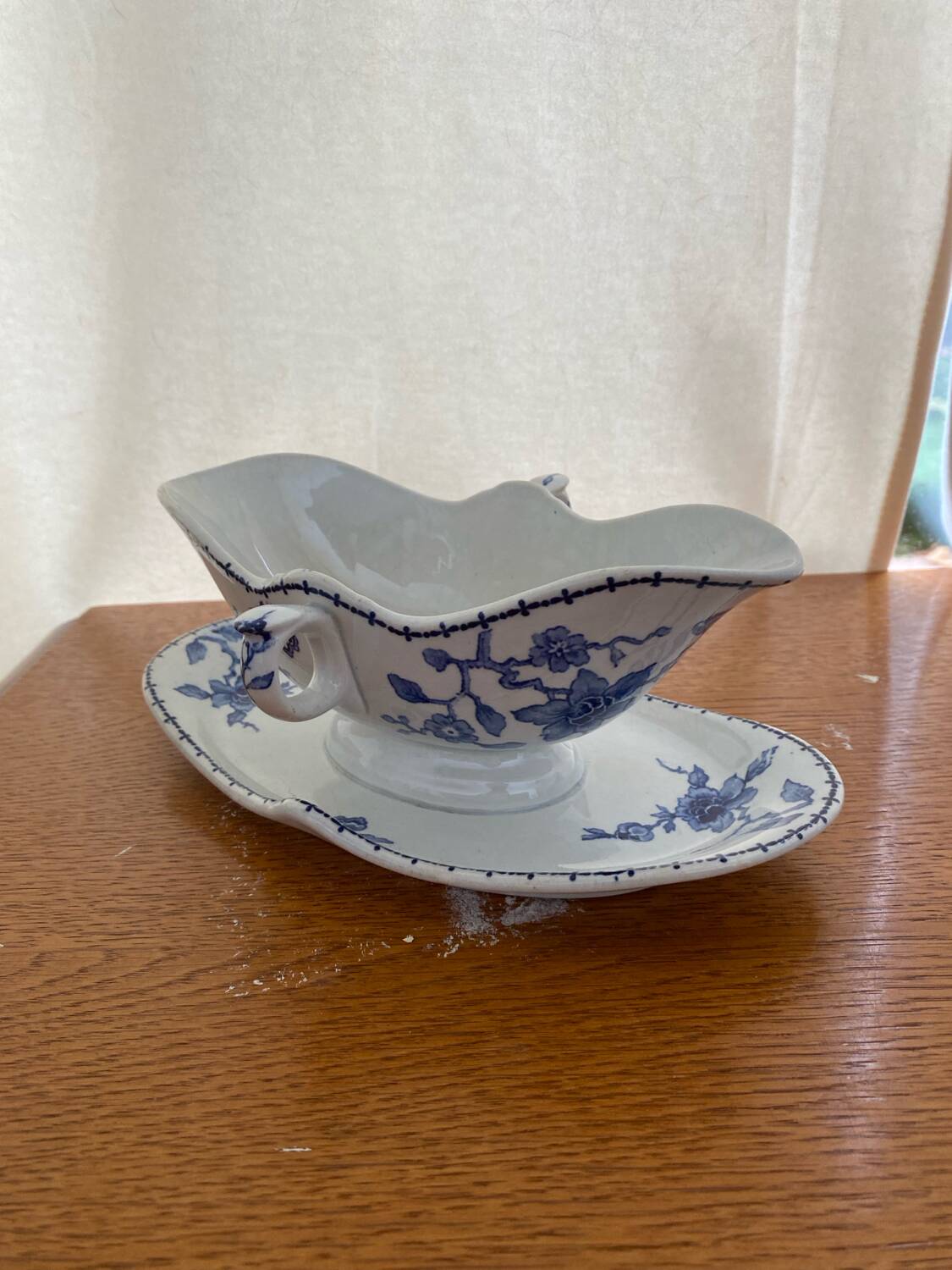 Gravy boat