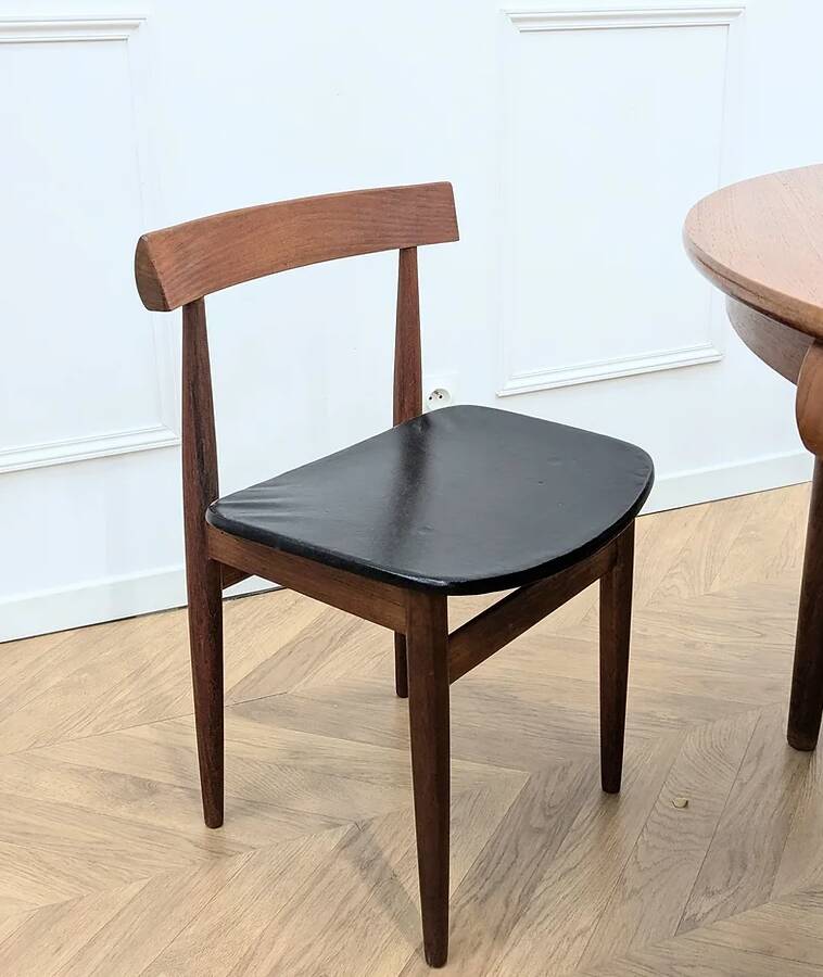 Roundette table and chairs by Hans Olsen