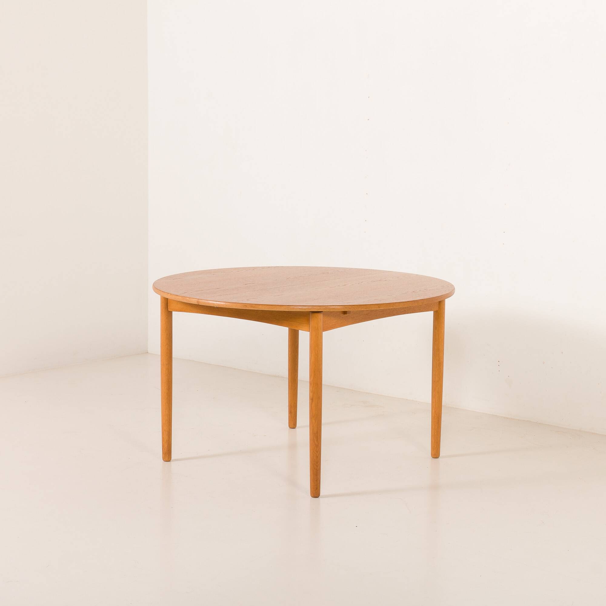 Danish Oak round dining table with one extension, 1970s
