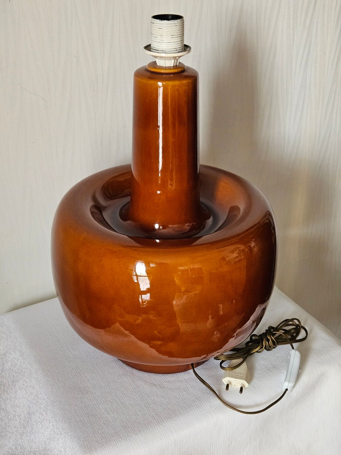 Vintage spinning top lamp base