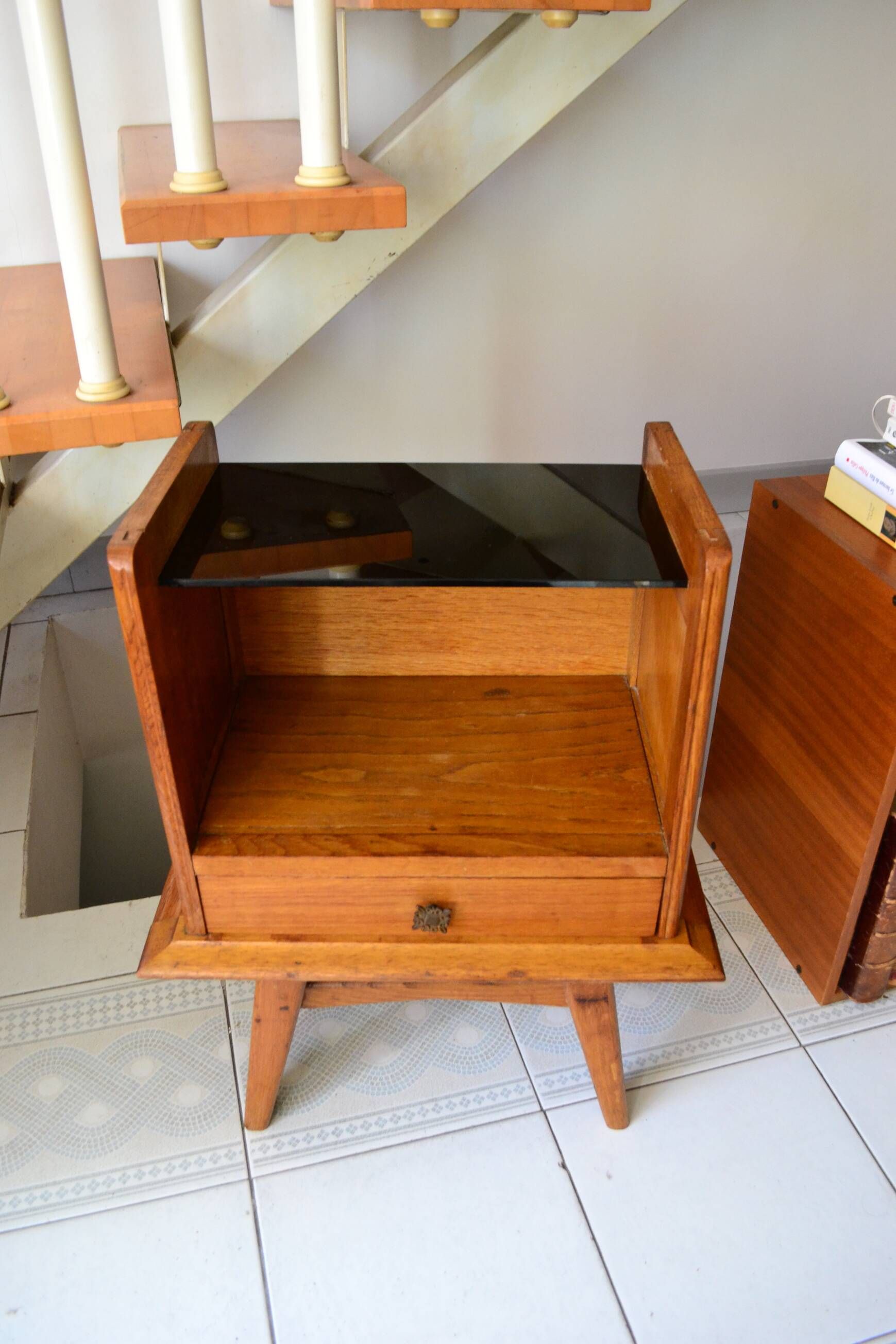 Compass foot bedside table in oak and opaline glass
