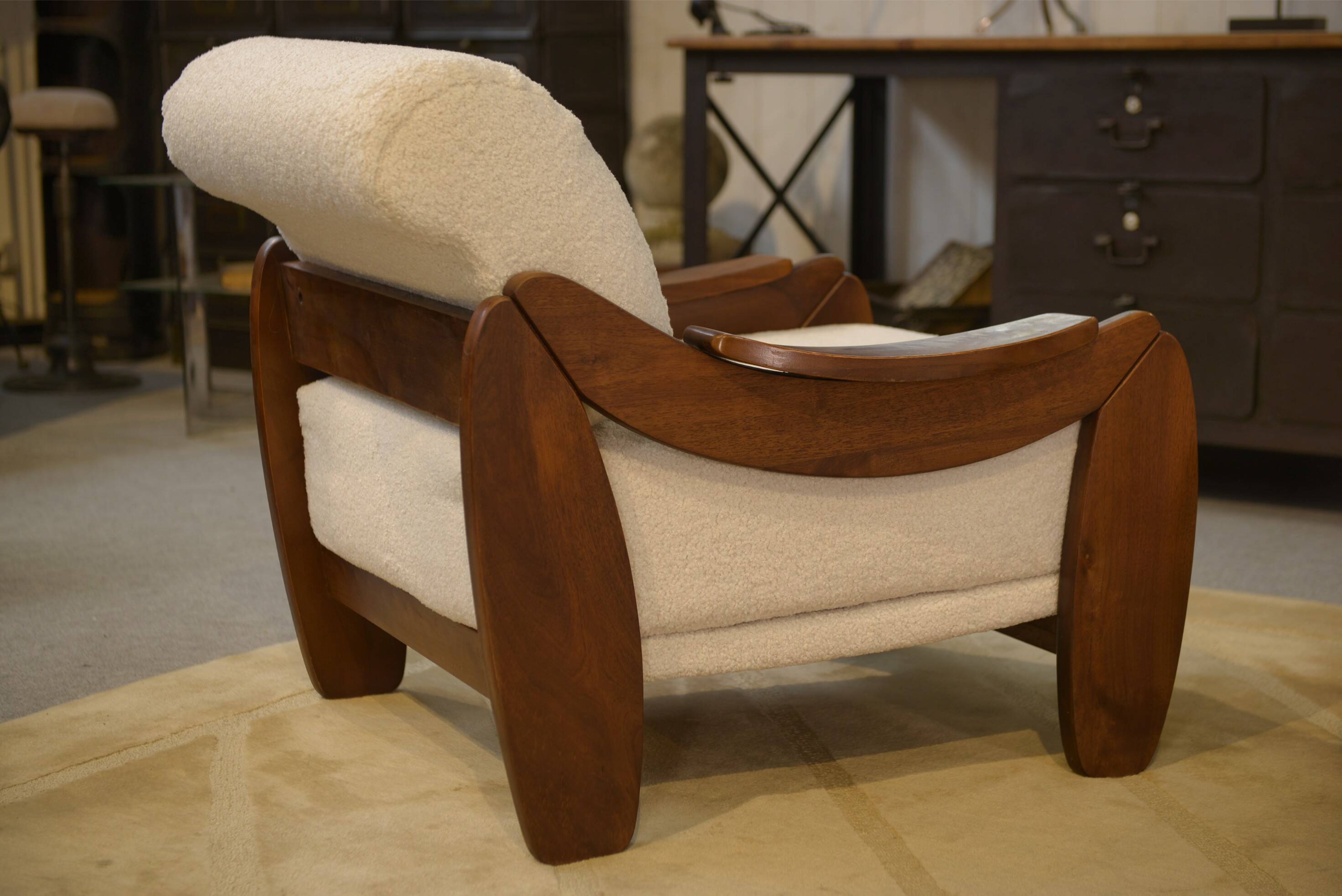 Brutalist pair of armchairs in mahogany and cream boucle 1970s.