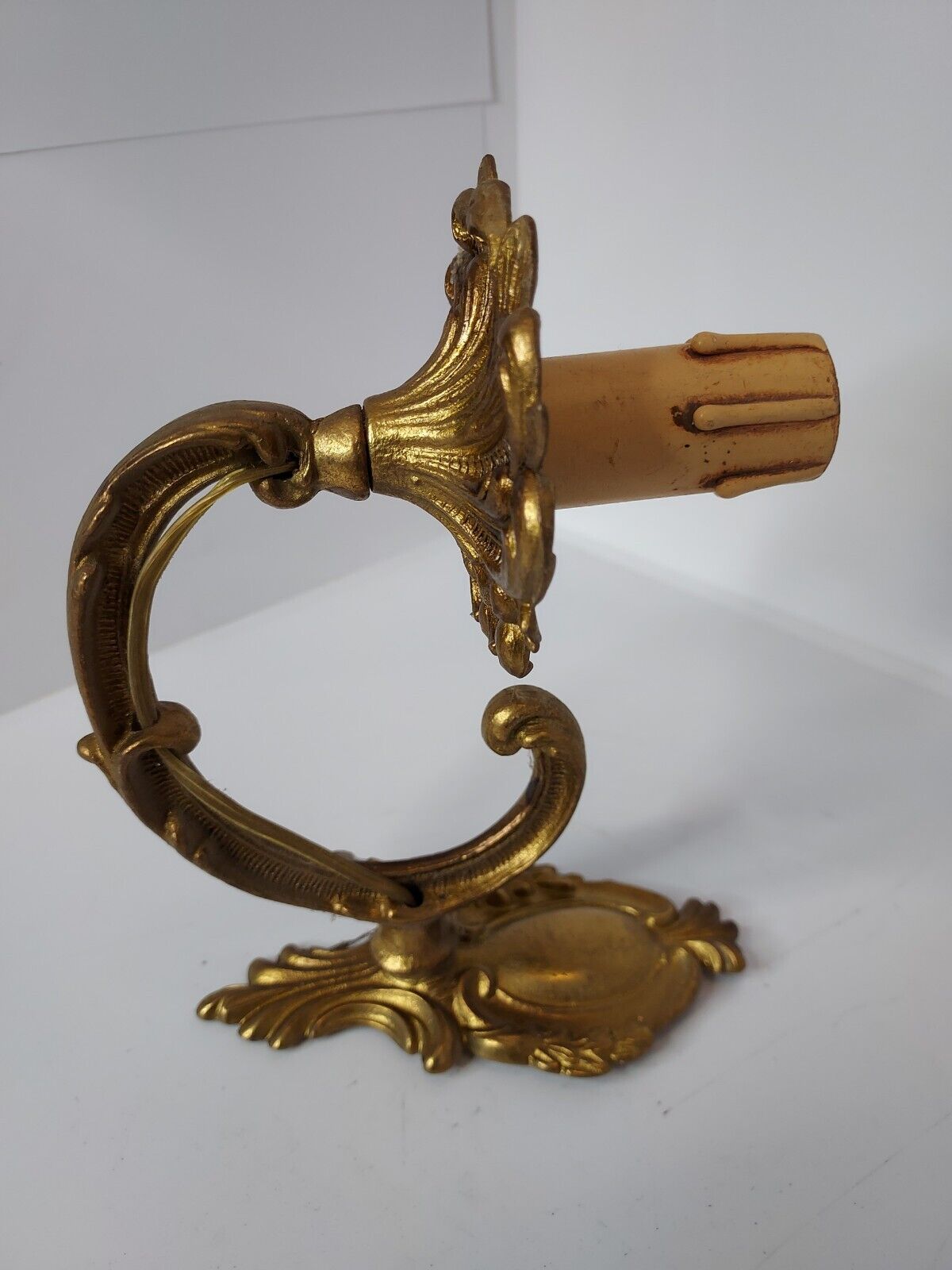 Bronze wall lamp