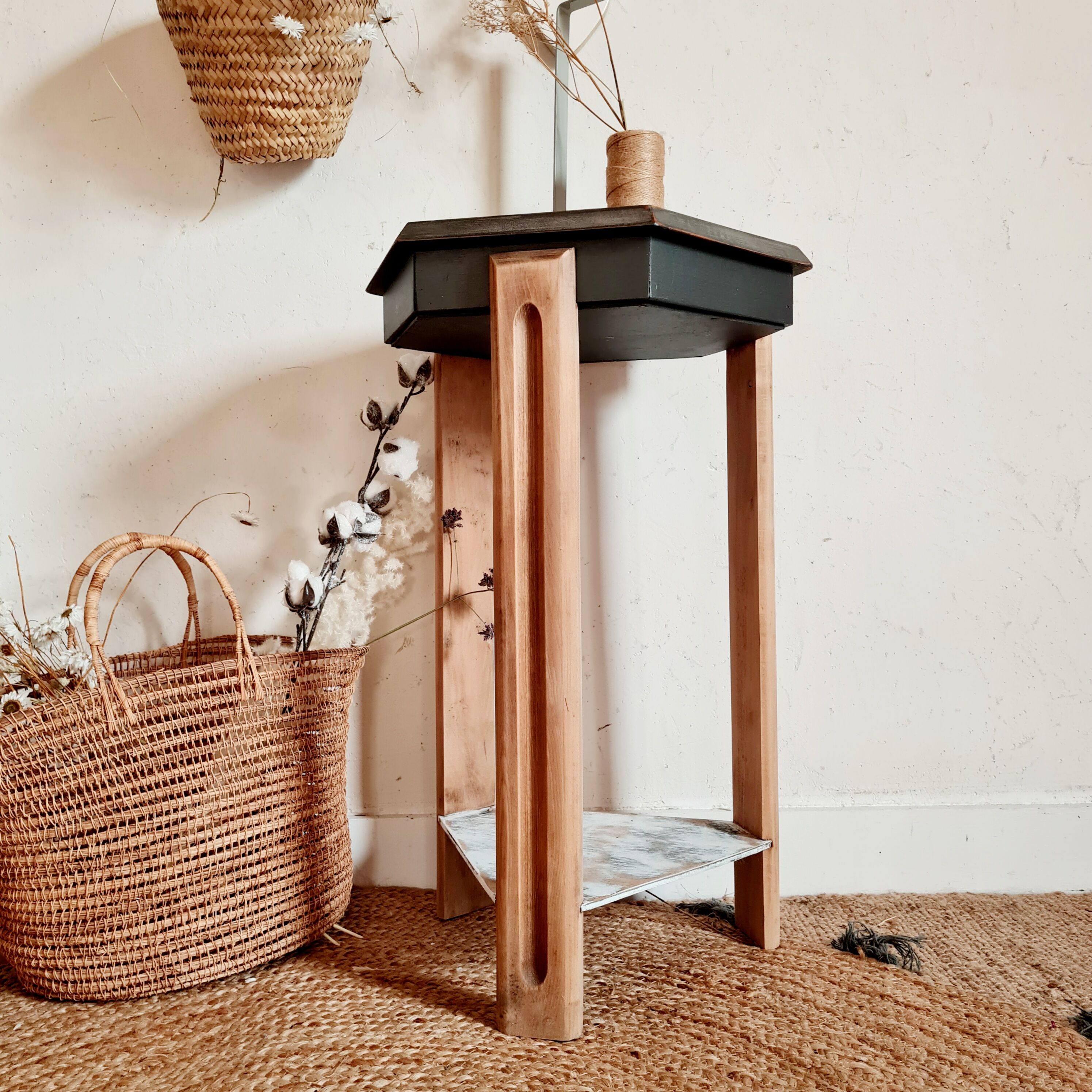 Worker - renovated antique jewelry furniture