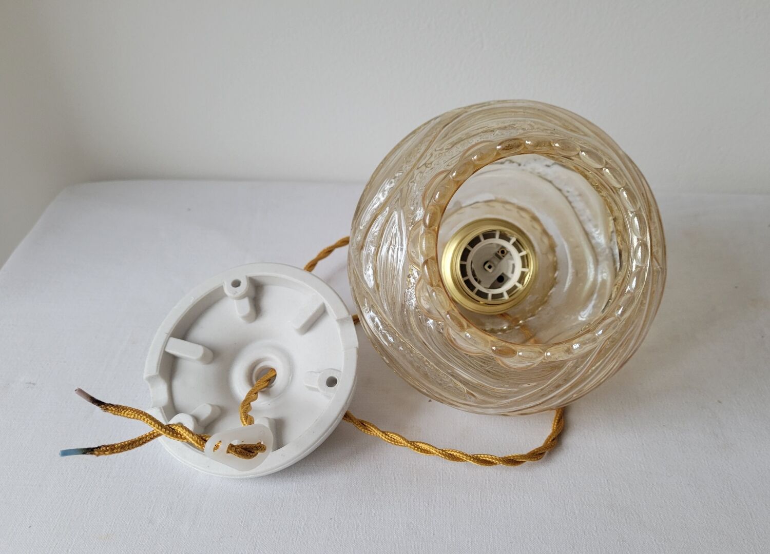 Suspension en verre moulé