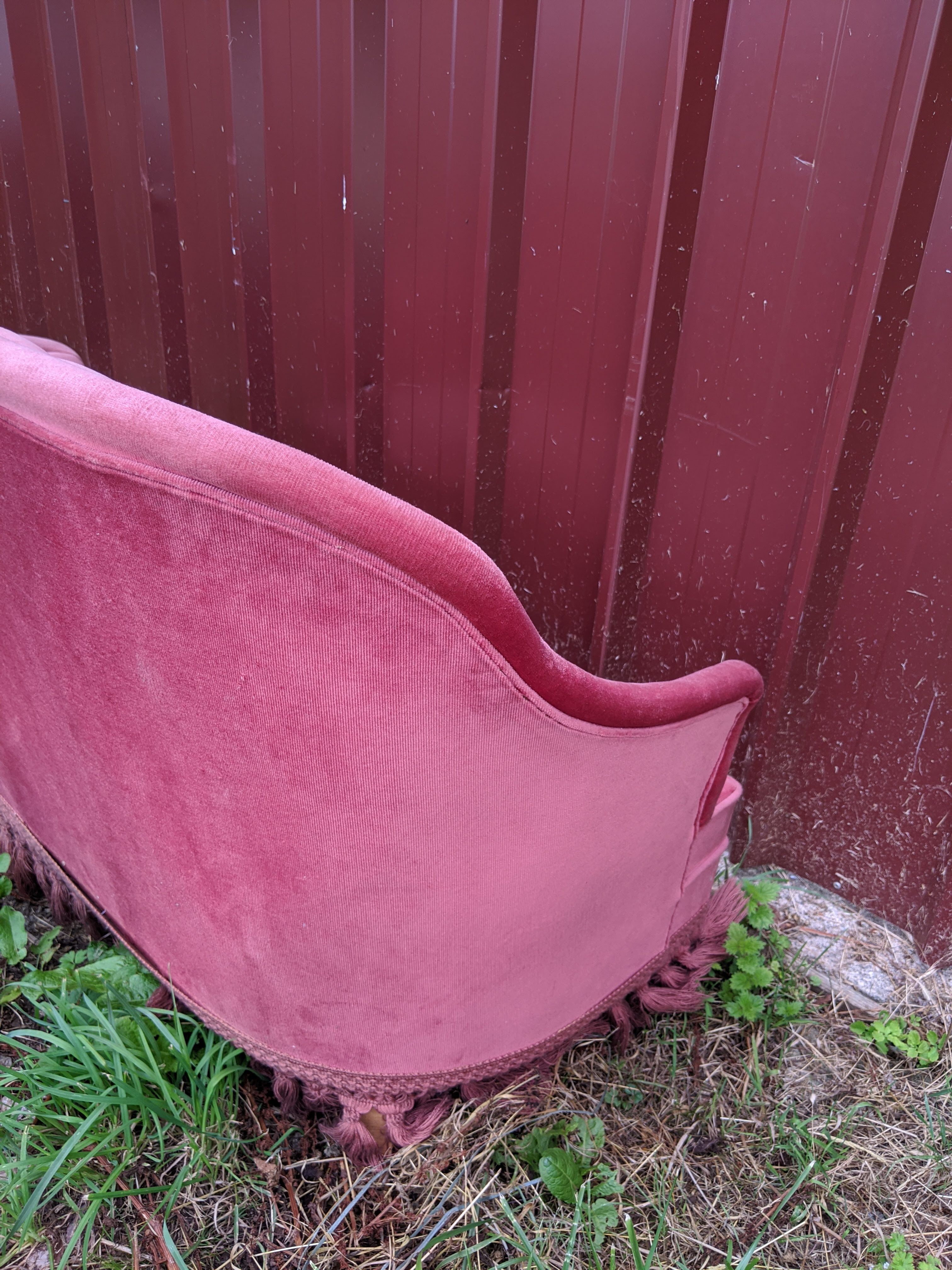 Two-seat pink toad sofa