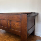 Grand coffre ancien en chêne massif – XIXe – belle patine d’origine