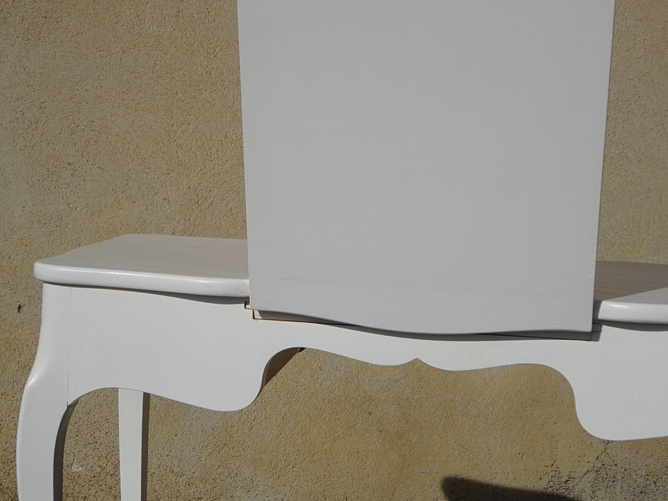 Petite coiffeuse en bois blanc